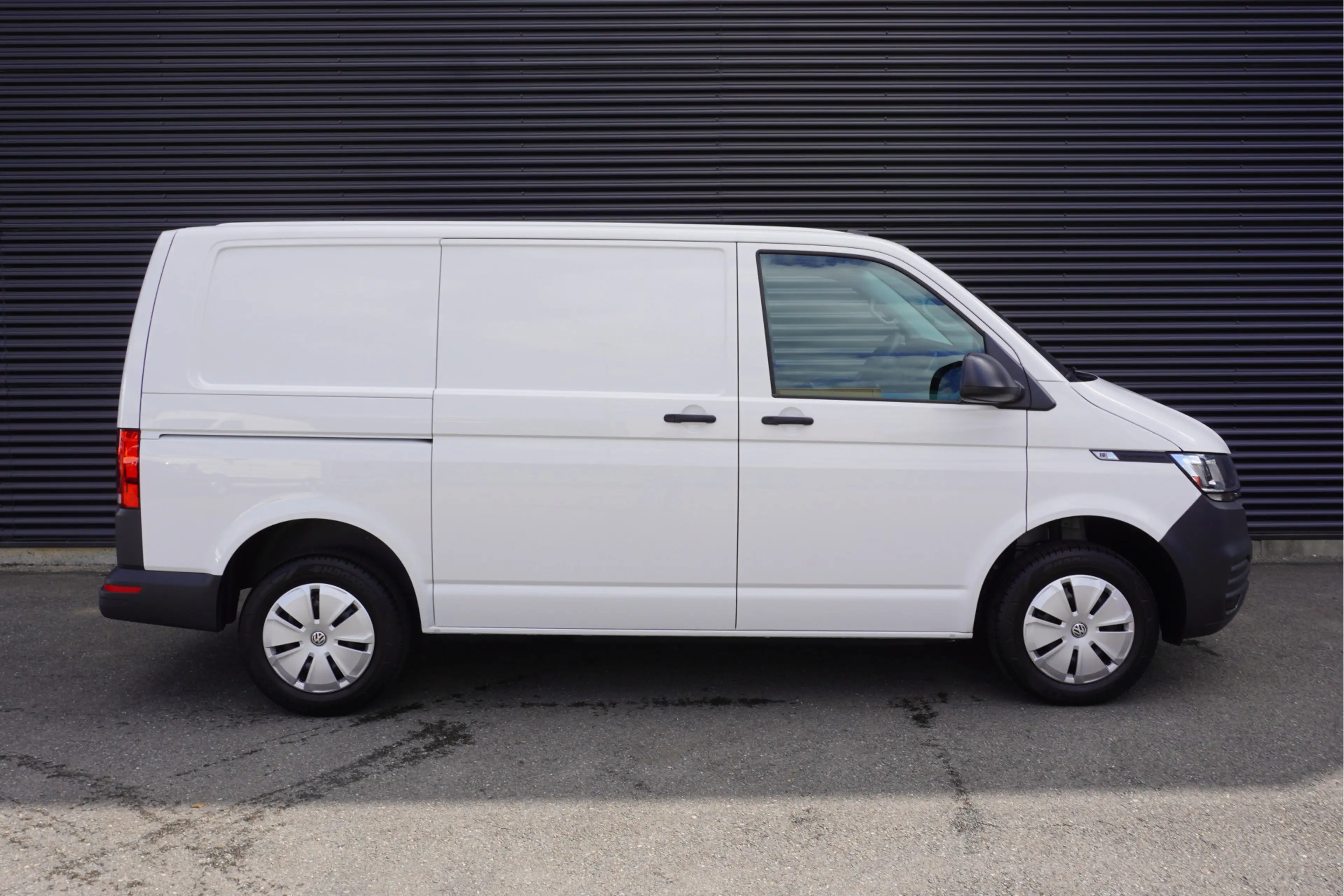 Volkswagen Transporter 2.0 TDI L1H1 28 110pk Trekhaak Navigatie Apple Car — photo 4