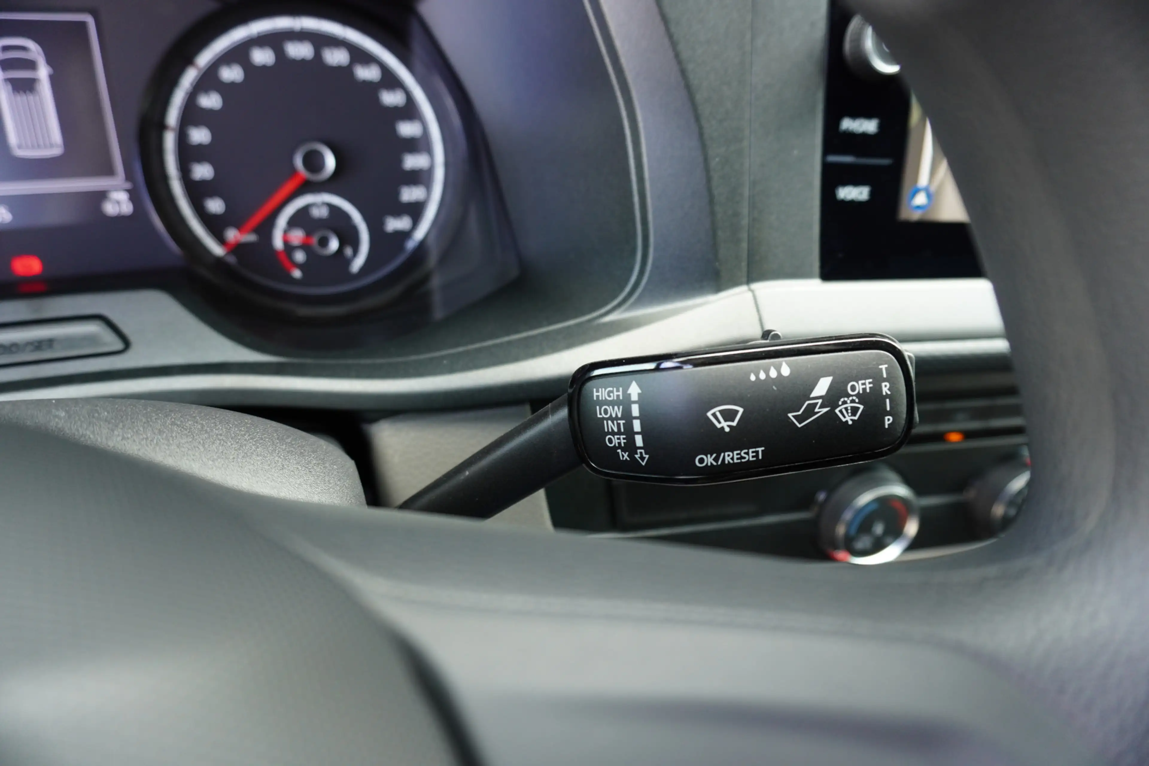 Volkswagen Transporter 2.0 TDI L1H1 28 110pk Trekhaak Navigatie Apple Car — photo 11