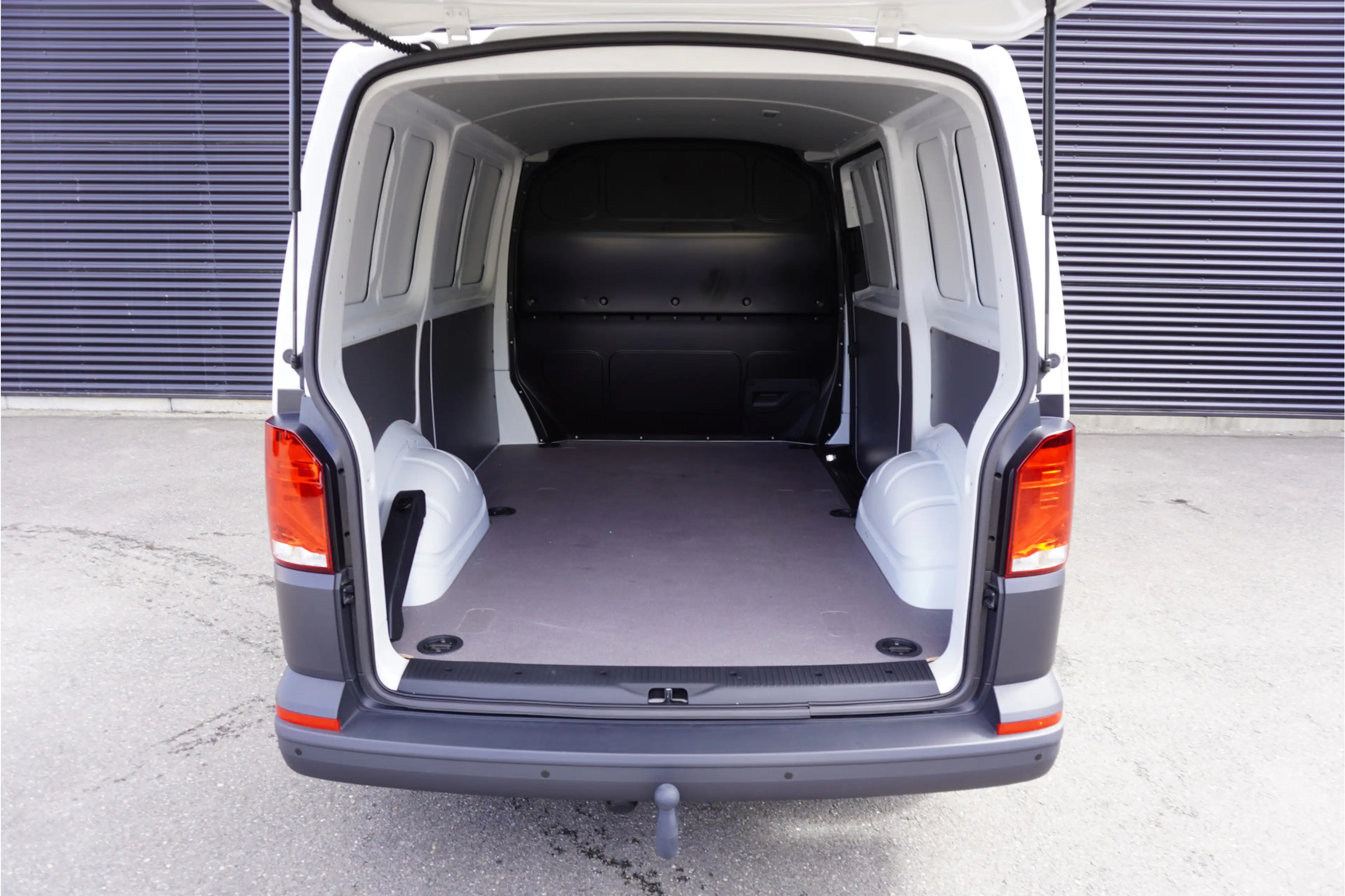 Volkswagen Transporter 2.0 TDI L1H1 28 110pk Trekhaak Navigatie Apple Car — photo 3