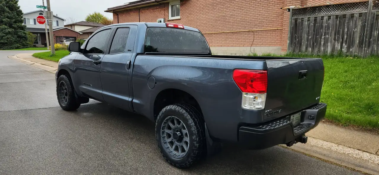 Toyota Tundra снимка Toyota Tundra