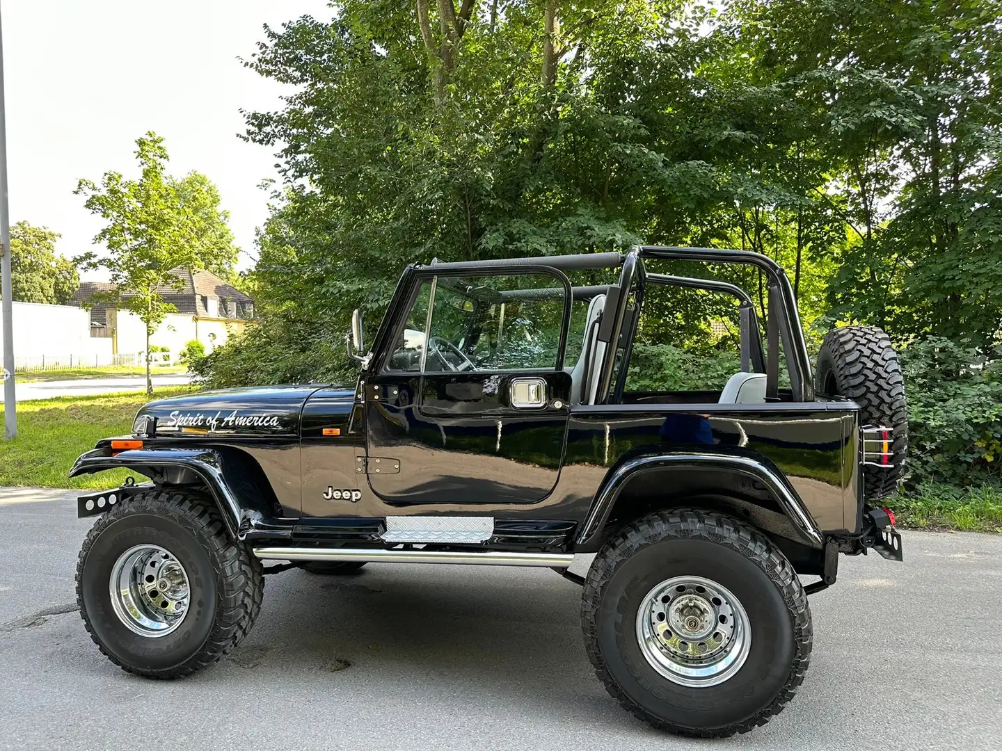 Jeep Wrangler 4.0  YJ  XXL Big Foot Чорний - 1