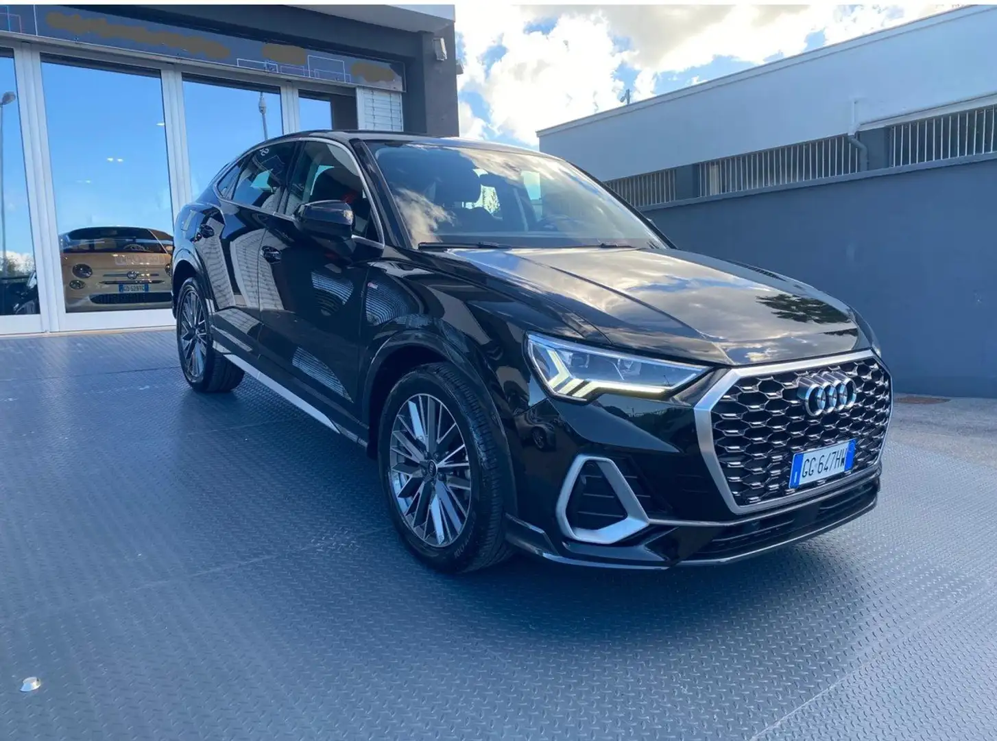 Audi Q3 Sportback 35 1.5 tfsi mhev S line edition s-tronic Zwart - 2