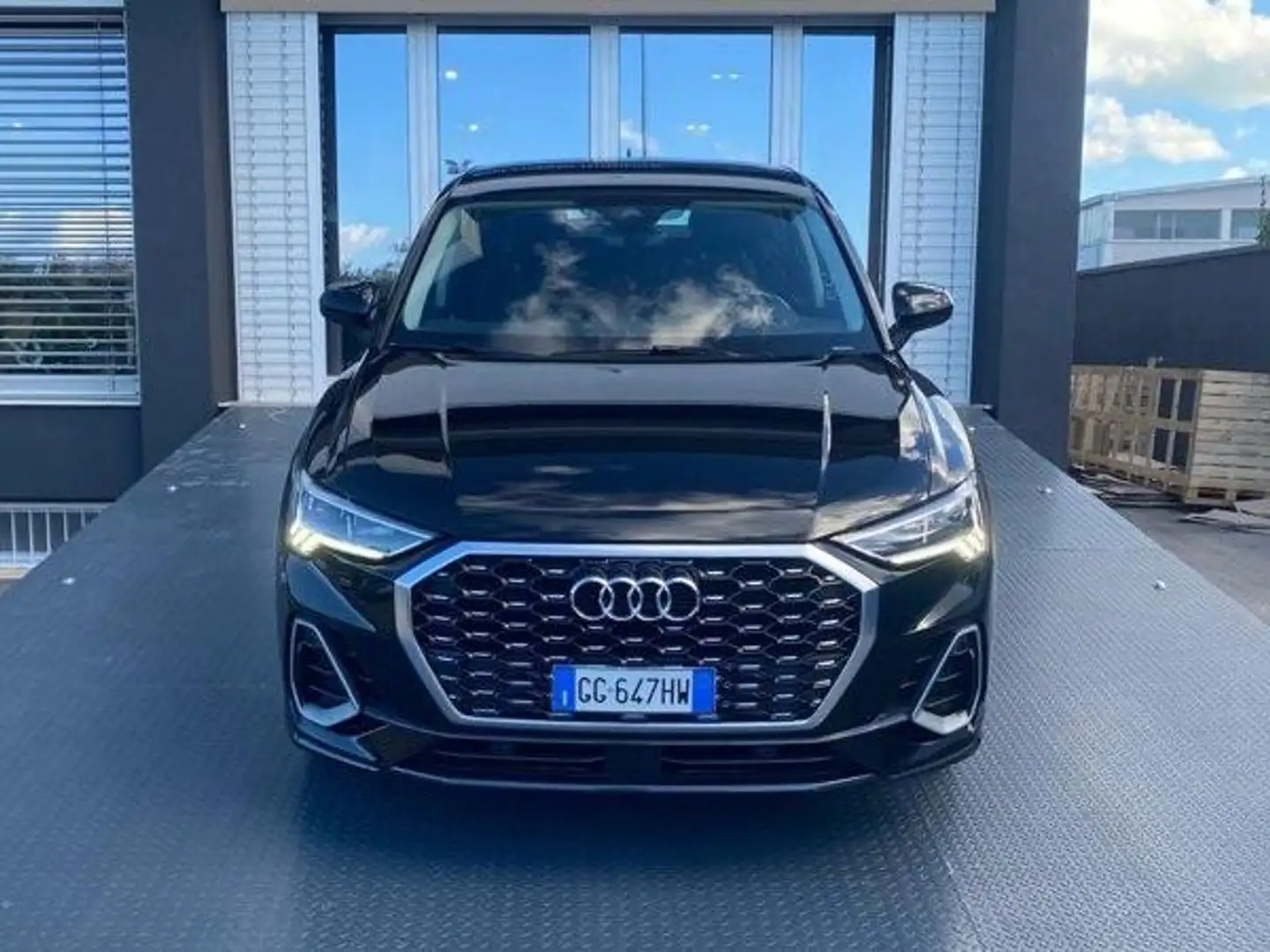 Audi Q3 Sportback 35 1.5 tfsi mhev S line edition s-tronic Zwart - 1