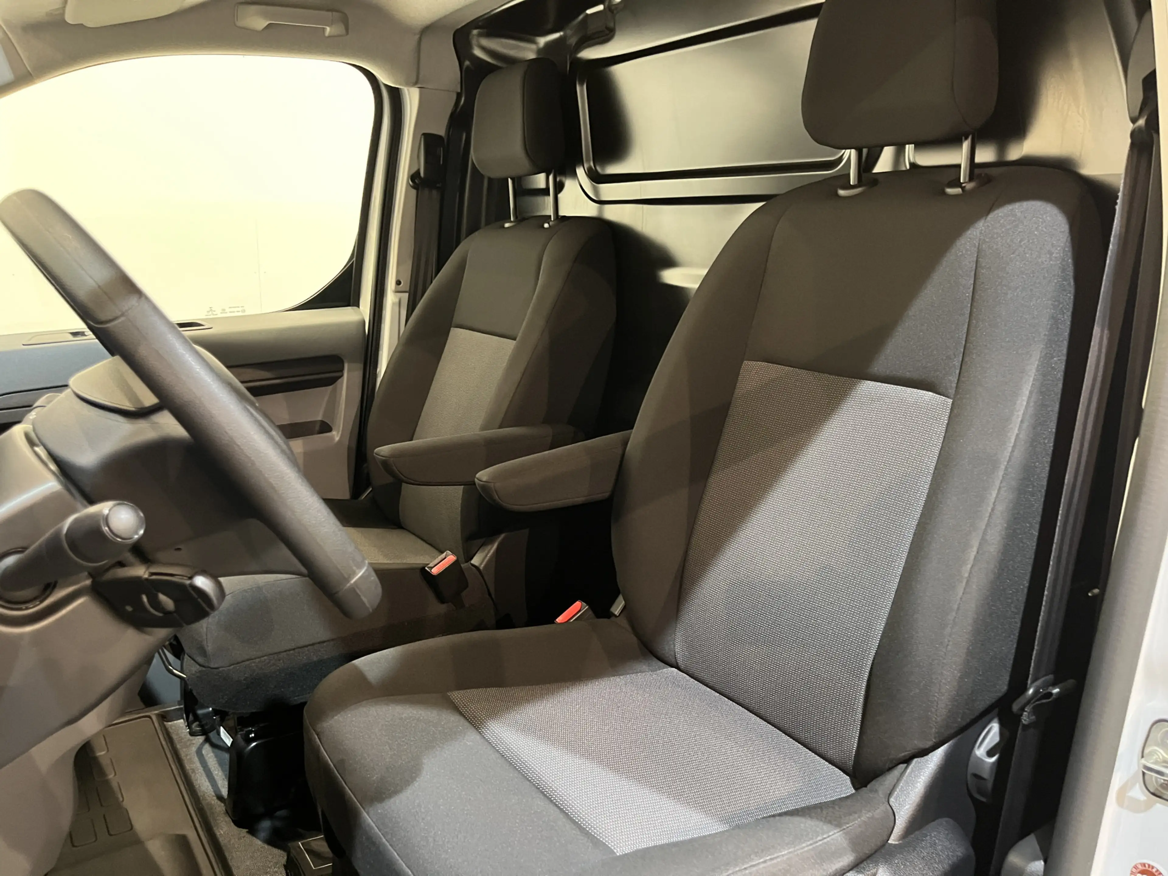 Opel Vivaro-e L2H1 Edition 75 kWh / 100% Elektrisch !! / Kast-in — photo 8