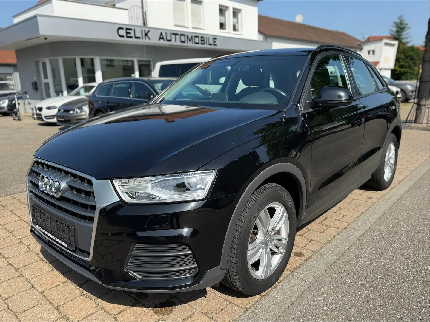 Audi Q3 1.4 TFSI Automatik Navi Bi-Xenon Schwarz - 1