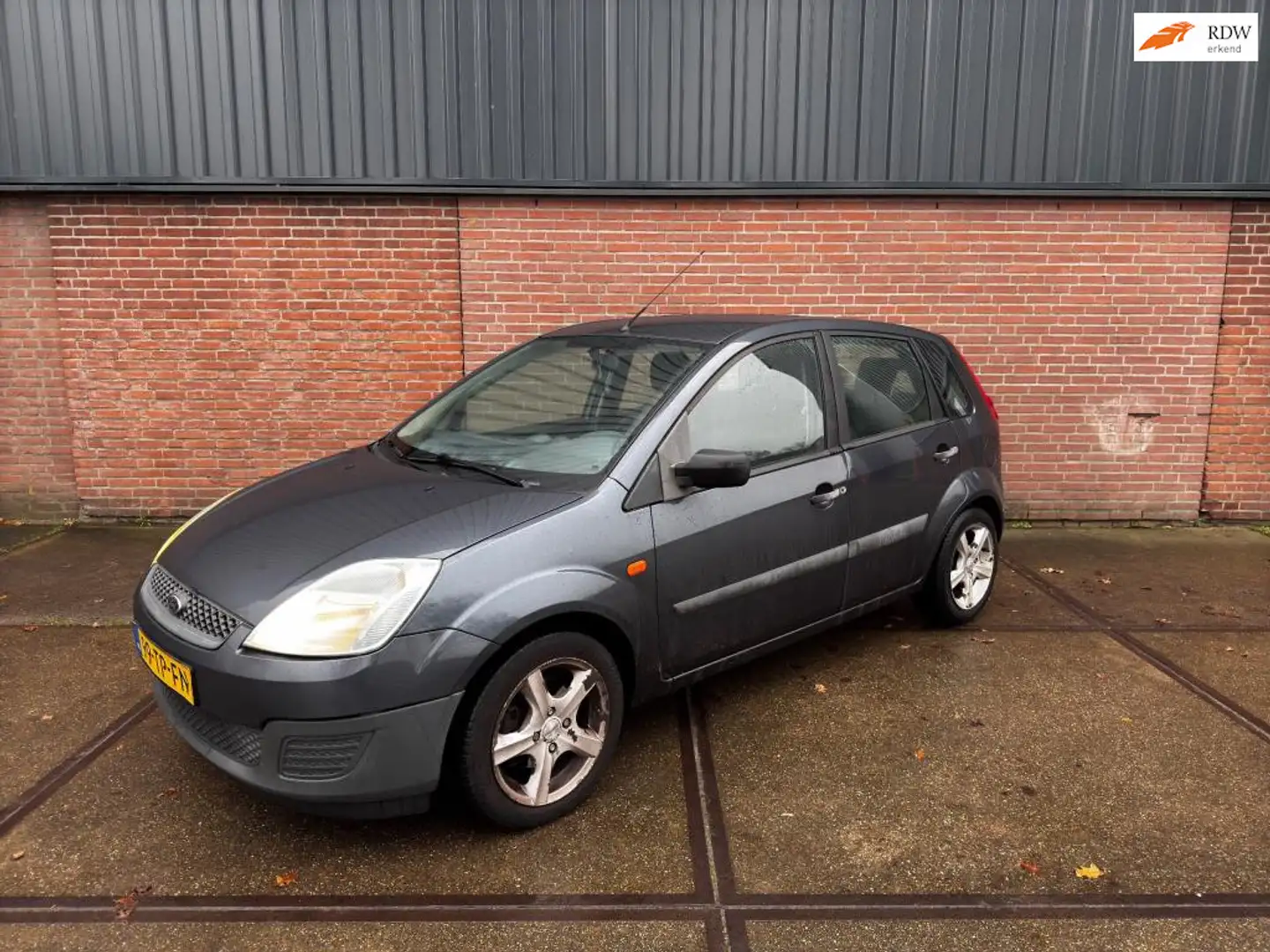 Ford Fiesta 1.3-8V Champion Grijs - 1