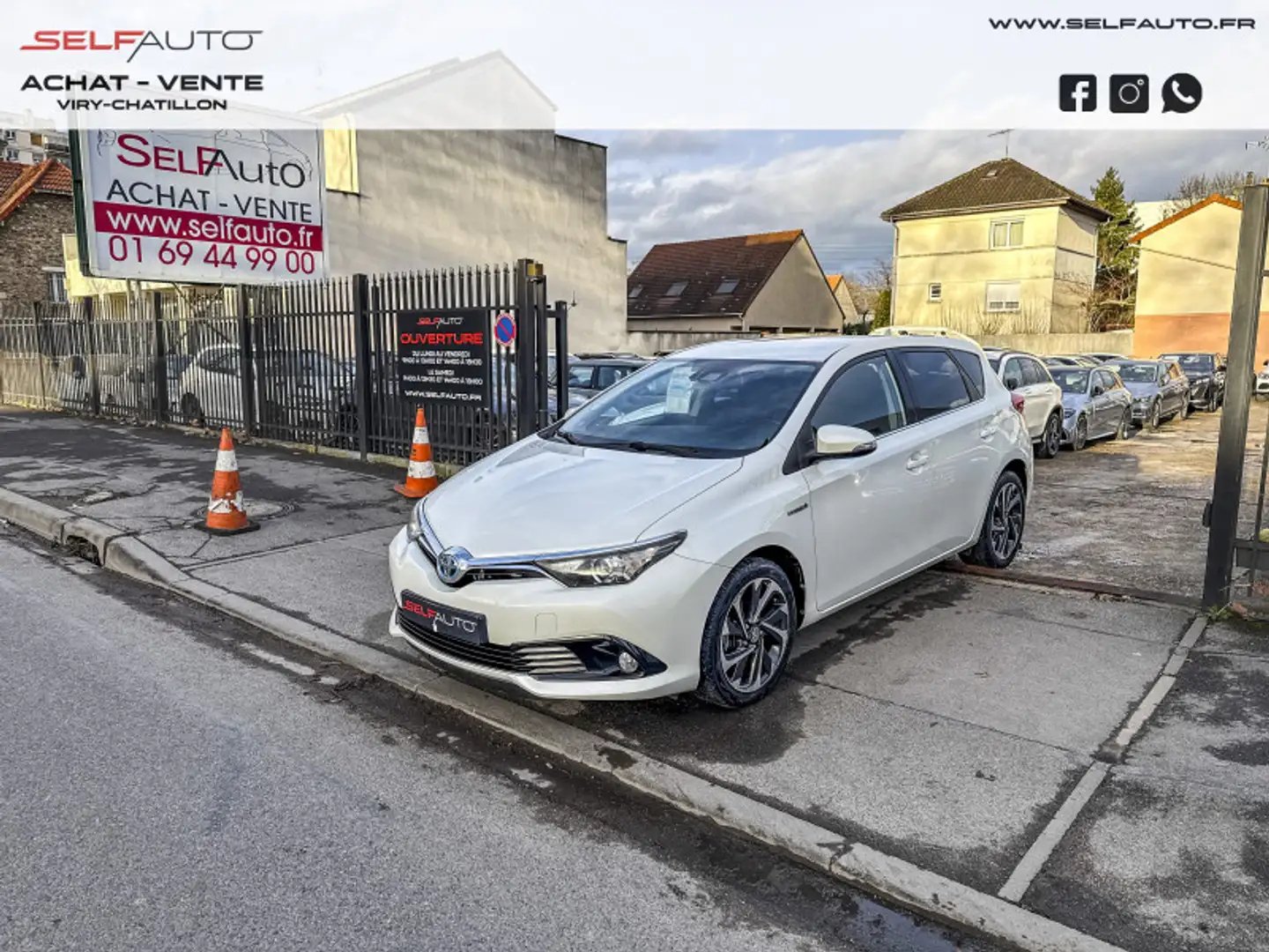 Toyota Auris HSD 136H DESIGN Blanc - 1