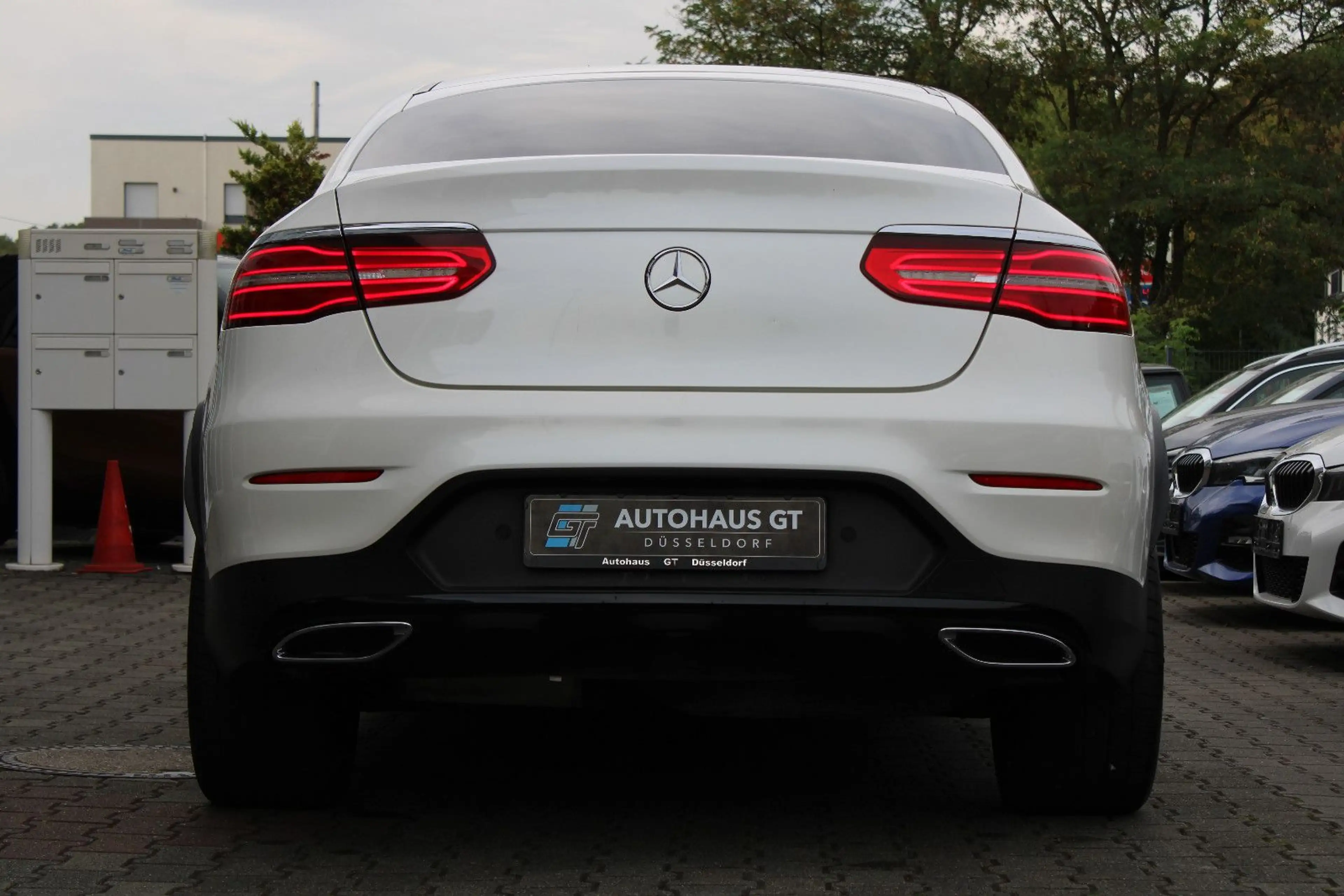 Mercedes-Benz GLC 350 d 4M/AMG/Glasd/Distr/Burm/Standh/360°/AHK — photo 11