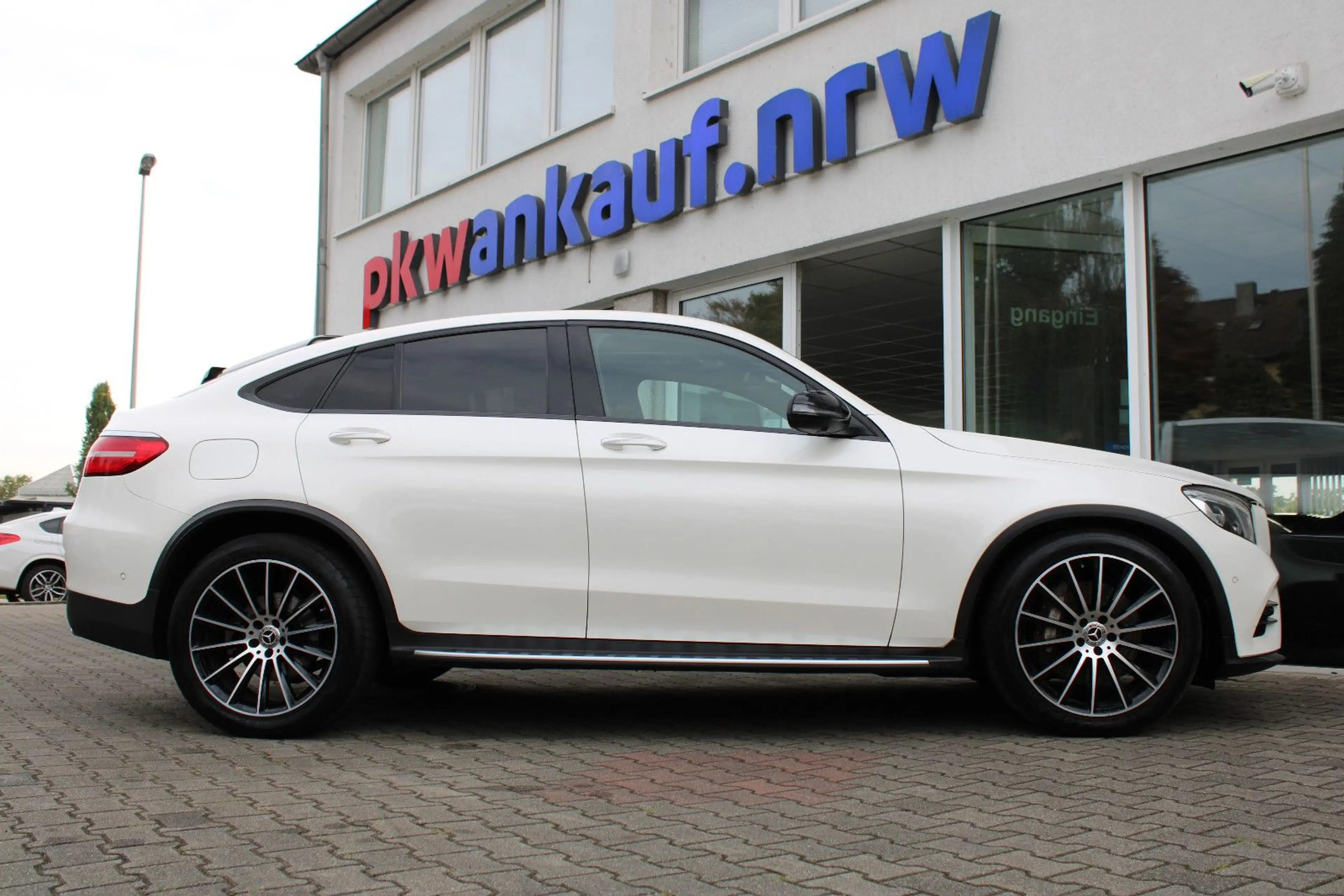 Mercedes-Benz GLC 350 d 4M/AMG/Glasd/Distr/Burm/Standh/360°/AHK — photo 10
