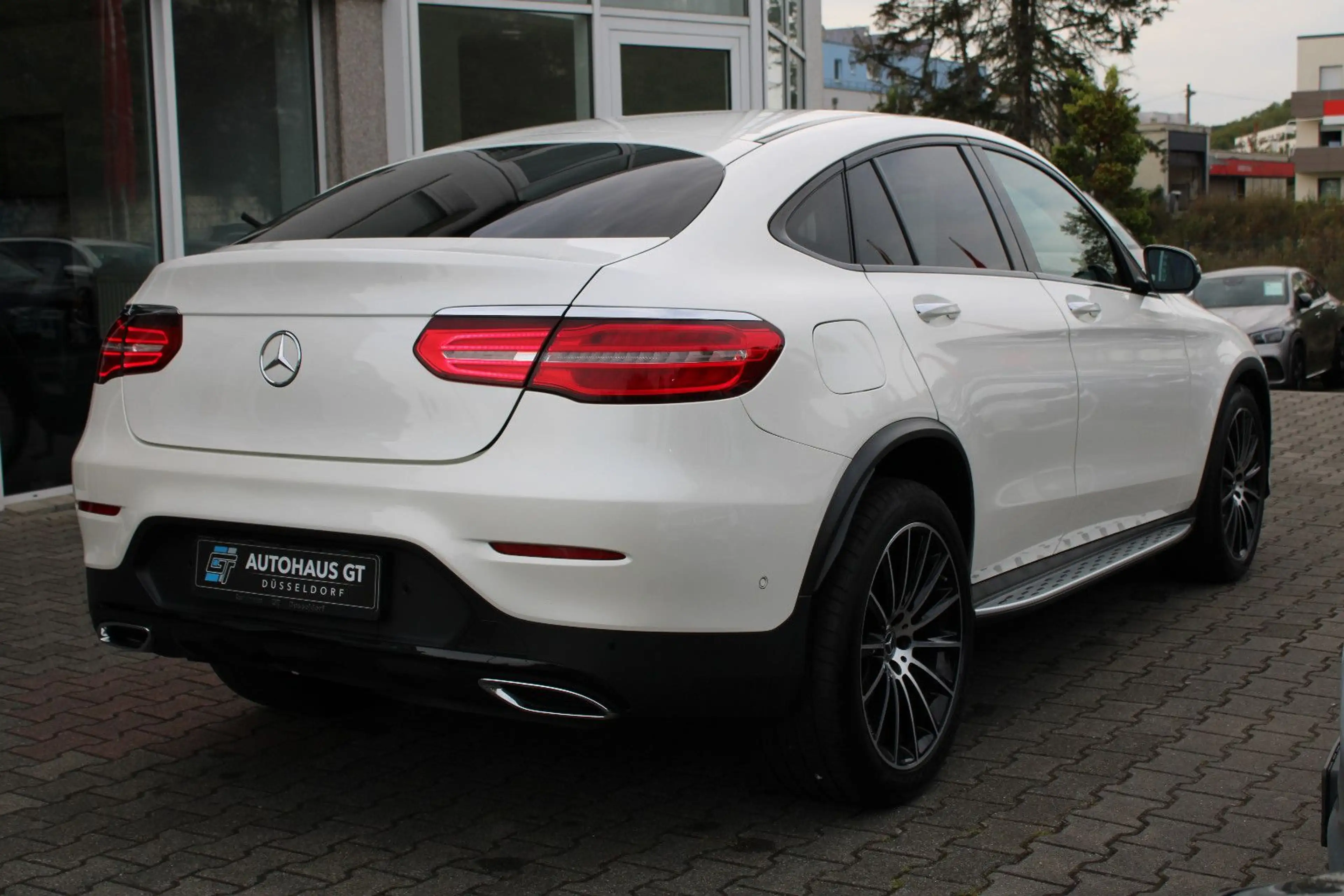 Mercedes-Benz GLC 350 d 4M/AMG/Glasd/Distr/Burm/Standh/360°/AHK — photo 7