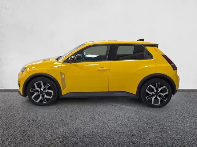 Renault Megane E-Tech view 4