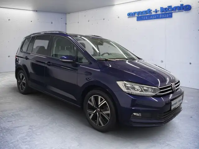 Volkswagen Touran view 2