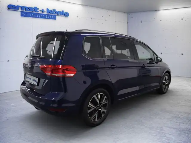 Volkswagen Touran view 3