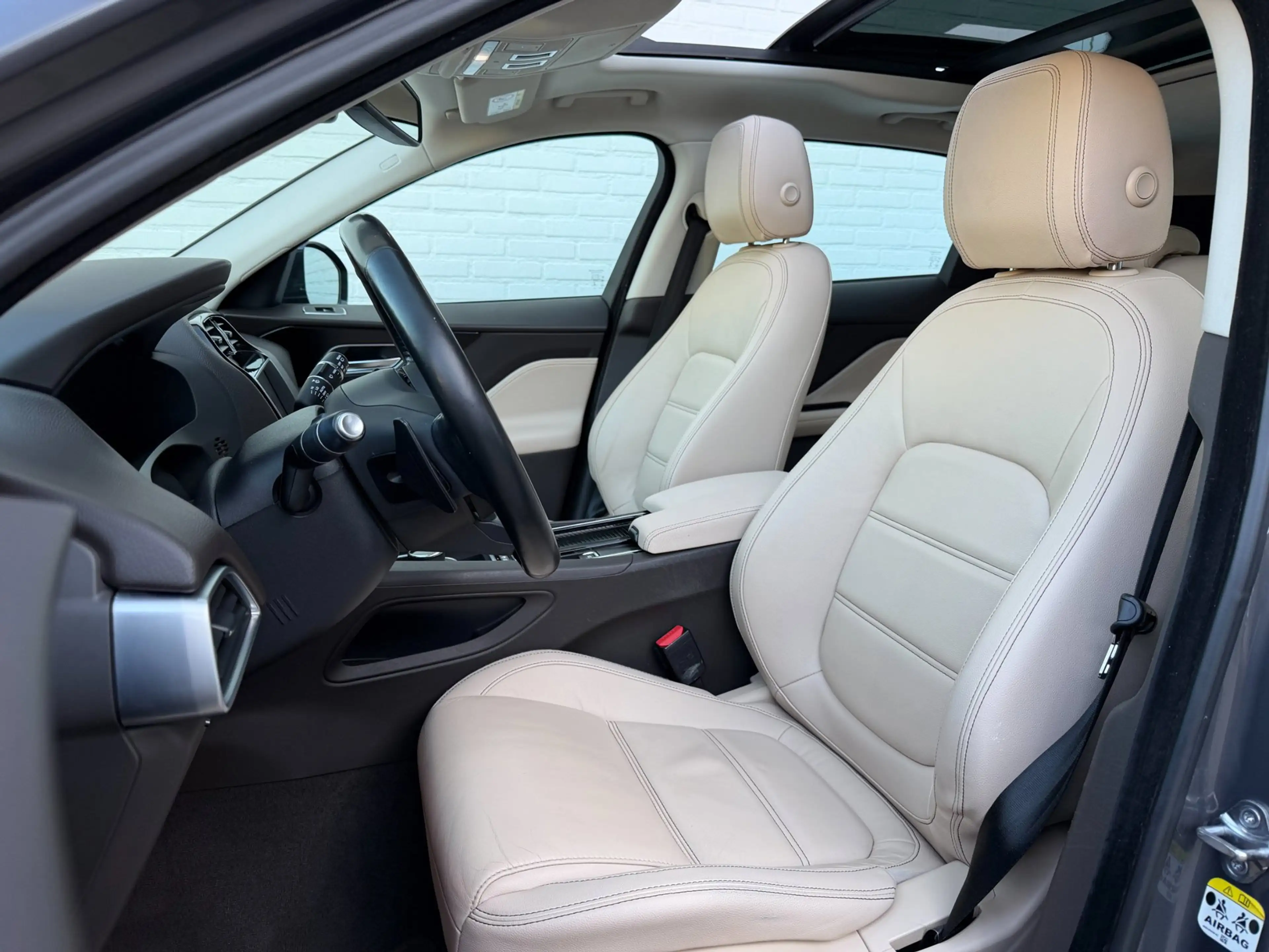 Jaguar F-Pace 2.0 Portfolio AWD 20d PANO l LEDER l TREKHAAK! — photo 12