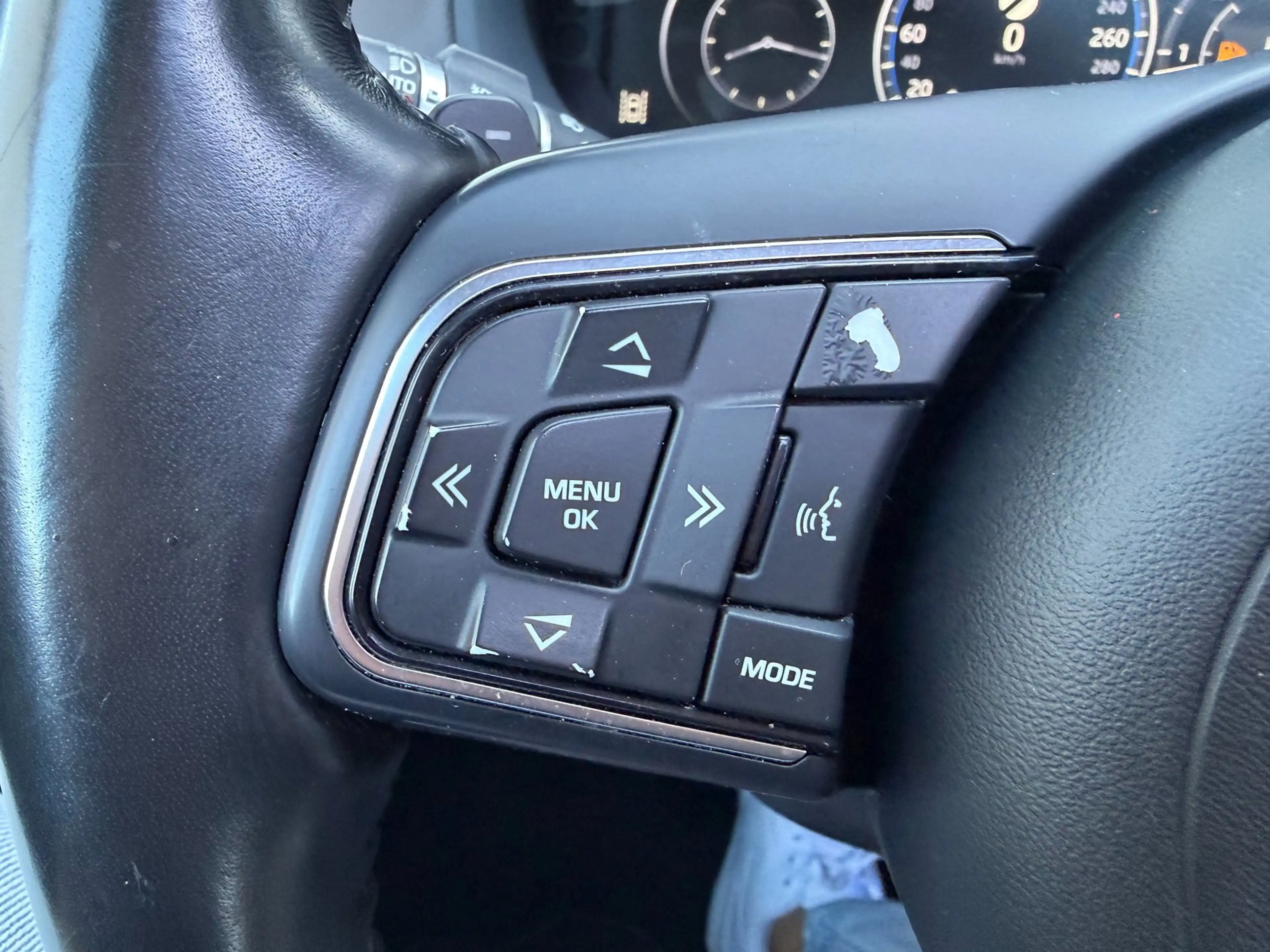 Jaguar F-Pace 2.0 Portfolio AWD 20d PANO l LEDER l TREKHAAK! — photo 18