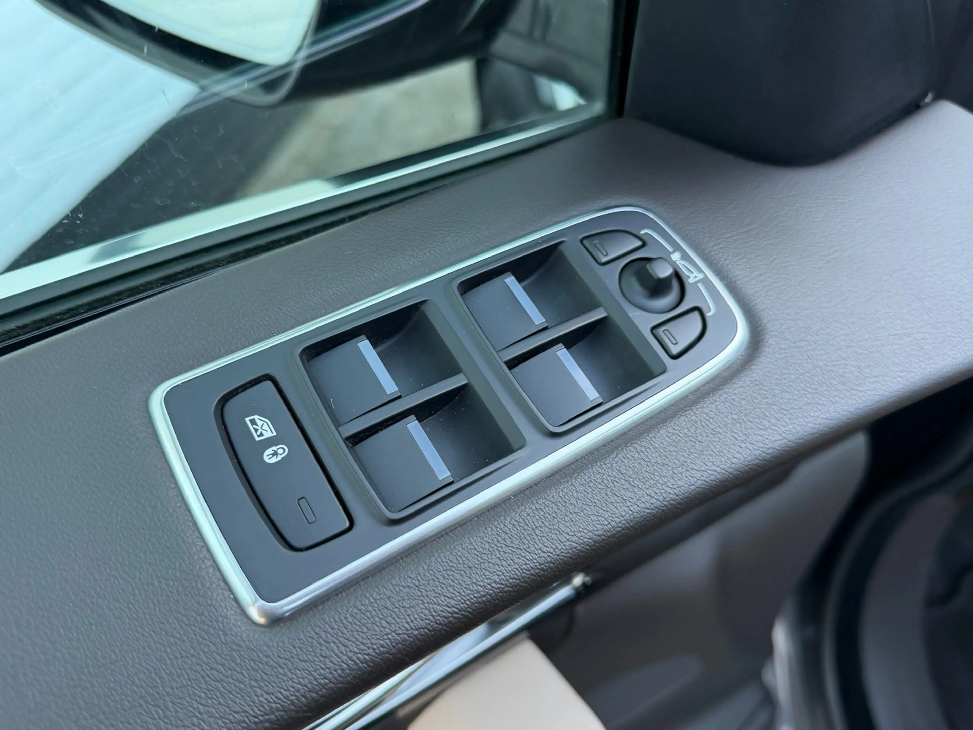Jaguar F-Pace 2.0 Portfolio AWD 20d PANO l LEDER l TREKHAAK! — photo 20