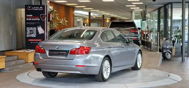 BMW 5 Series view 7