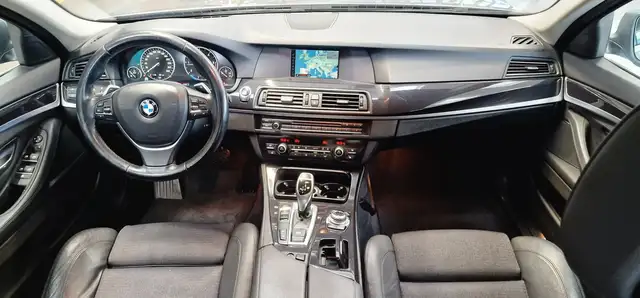 BMW 5 Series view 10
