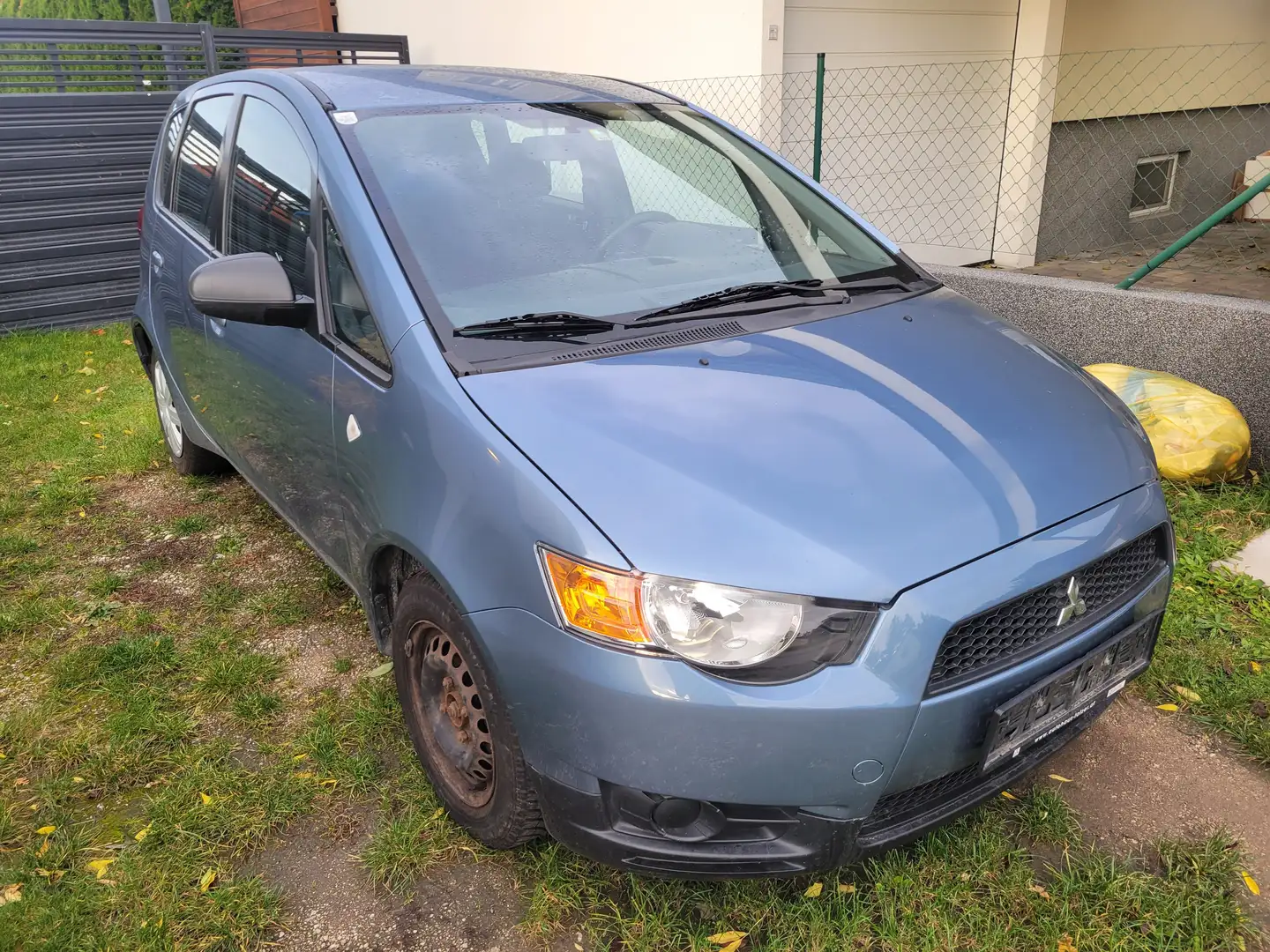 Mitsubishi Colt Colt 5dr 1,1 MPI Inform AC Inform AC Blau - 2