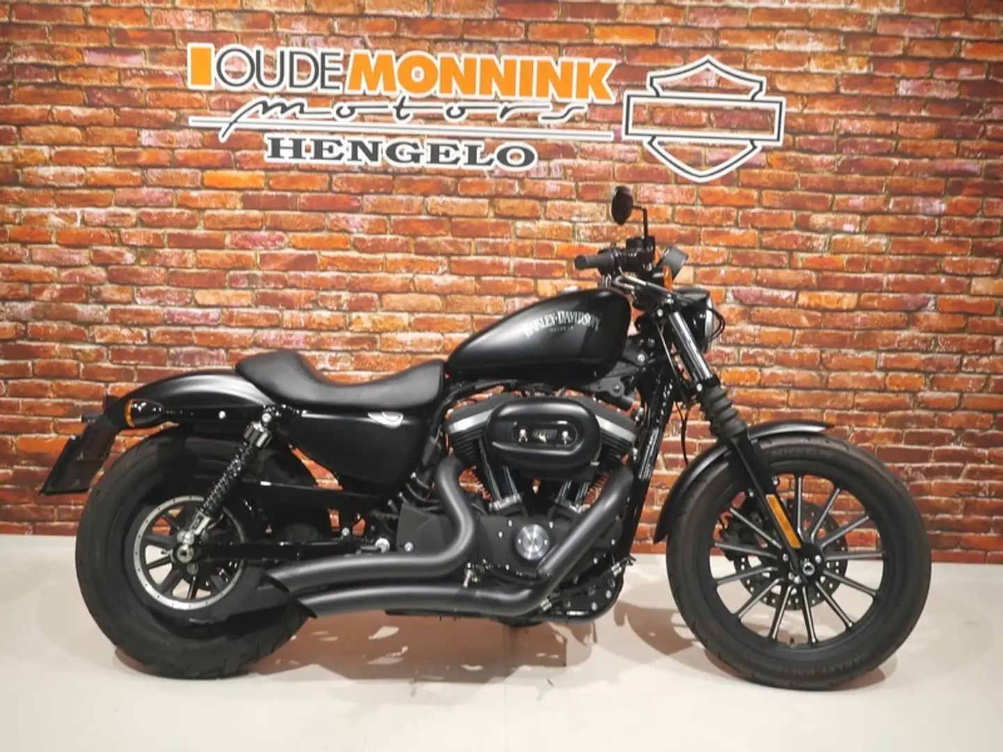 Harley-Davidson Sportster XL 883 N Iron Negro - 1