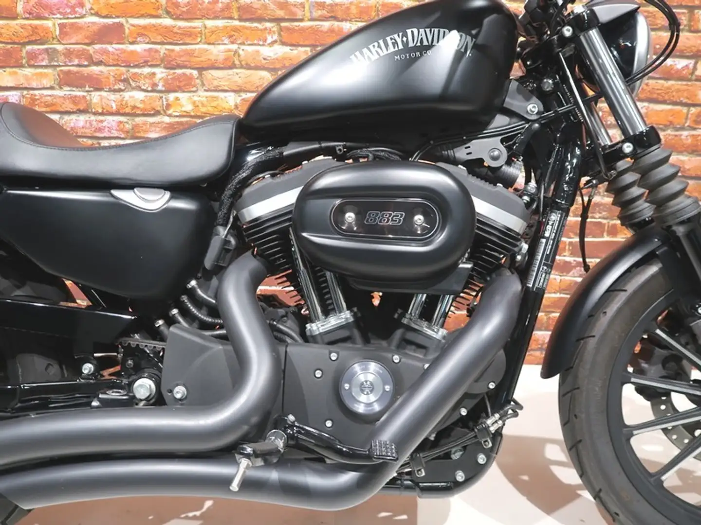 Harley-Davidson Sportster XL 883 N Iron Negro - 2