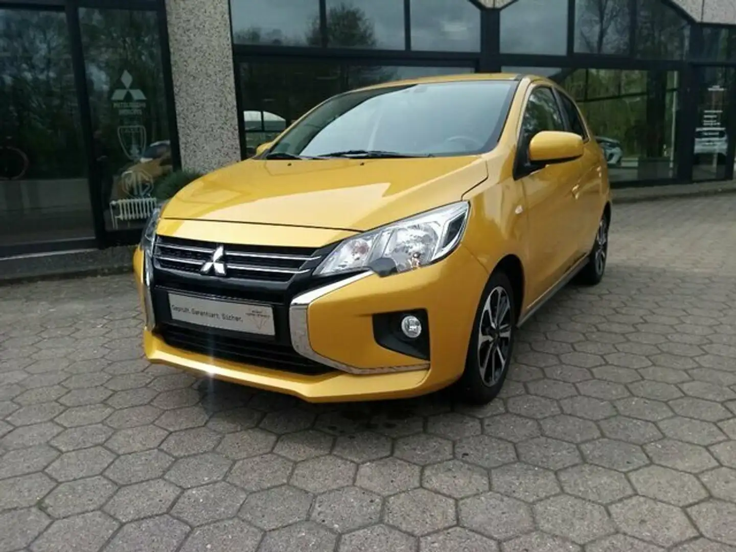 Mitsubishi Space Star 1,2 Select+ Yellow - 2
