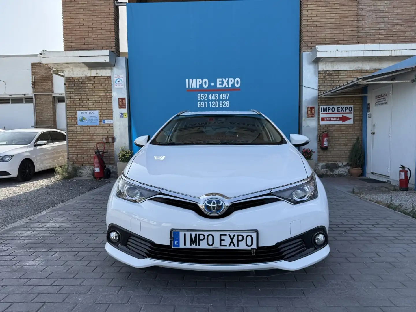 Toyota Auris Touring Sports hybrid 140H Advance Blanco - 2