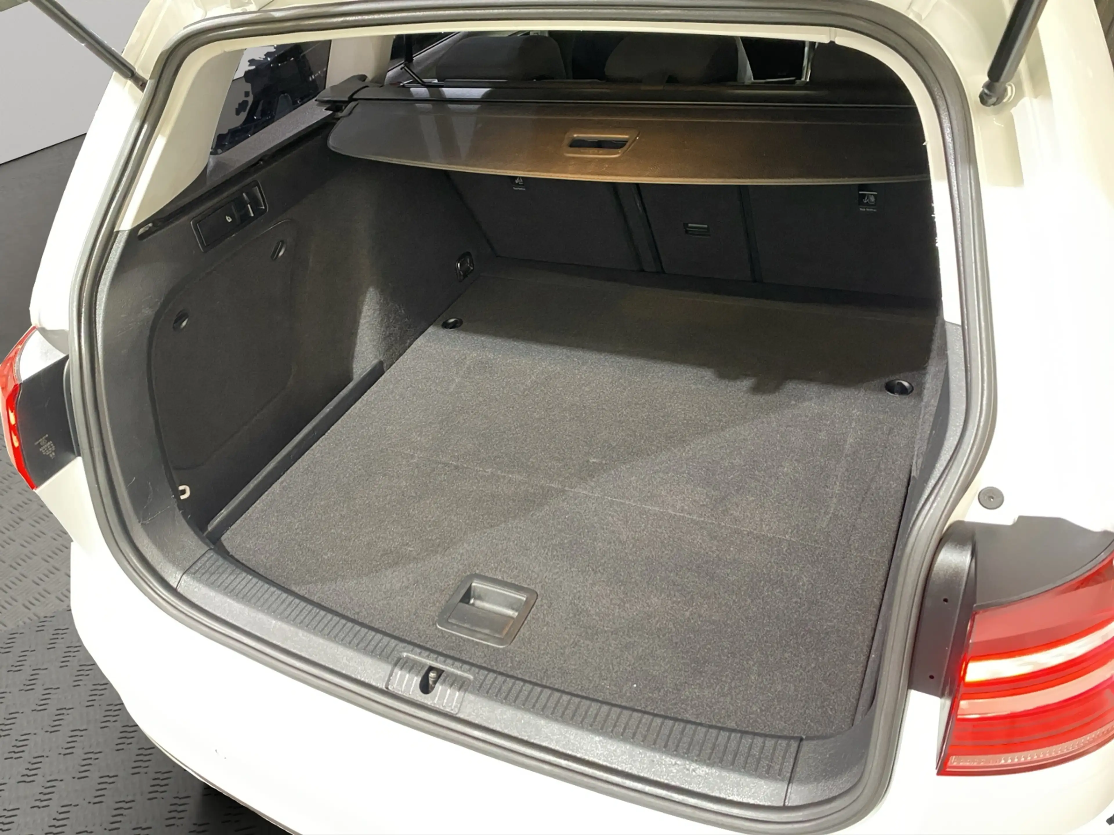 Volkswagen Golf Variant 1.6 TDI Comfortline  (StandH,  SitzH, ACC, PDC) — photo 13