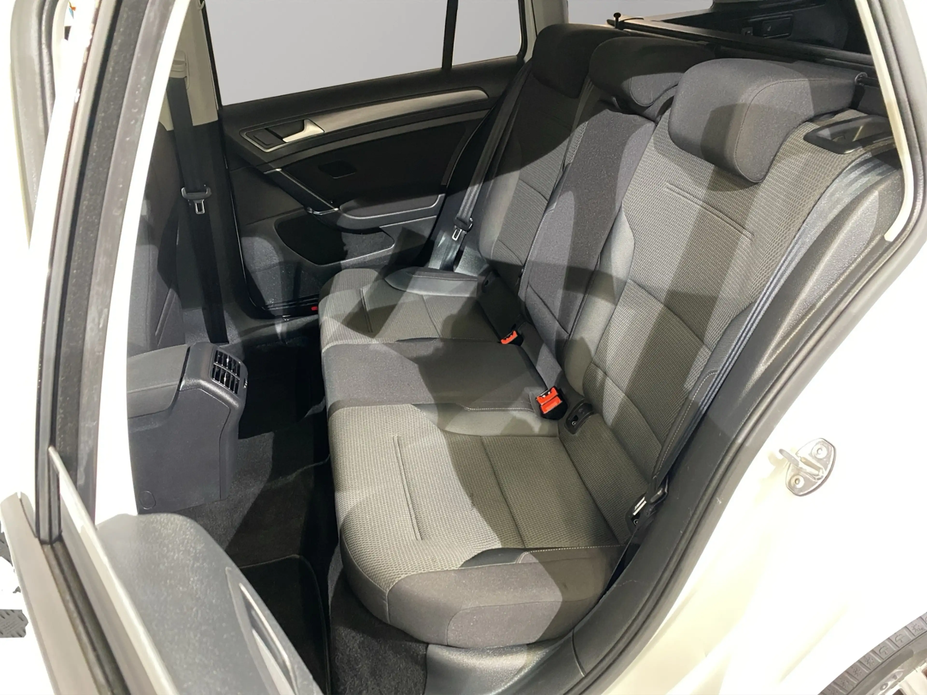 Volkswagen Golf Variant 1.6 TDI Comfortline  (StandH,  SitzH, ACC, PDC) — photo 9