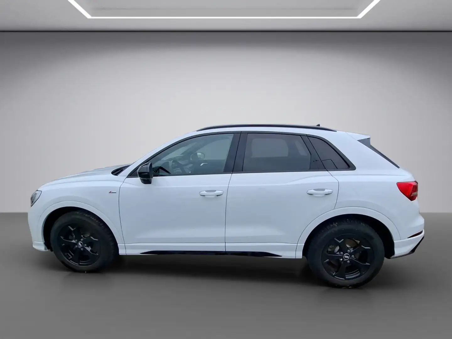 Audi Q3 35 1.5 TFSI S line, Navigation, Optikpaket schwarz Weiß - 2