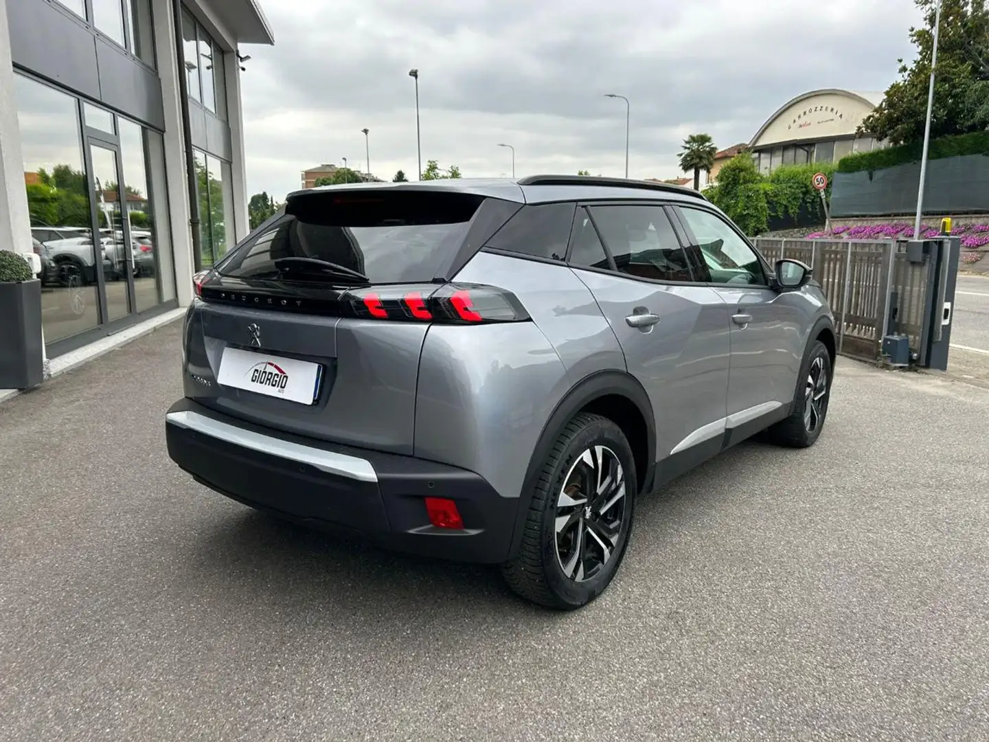 Peugeot 2008 motore elettrico 136 CV Allure Argento - 2