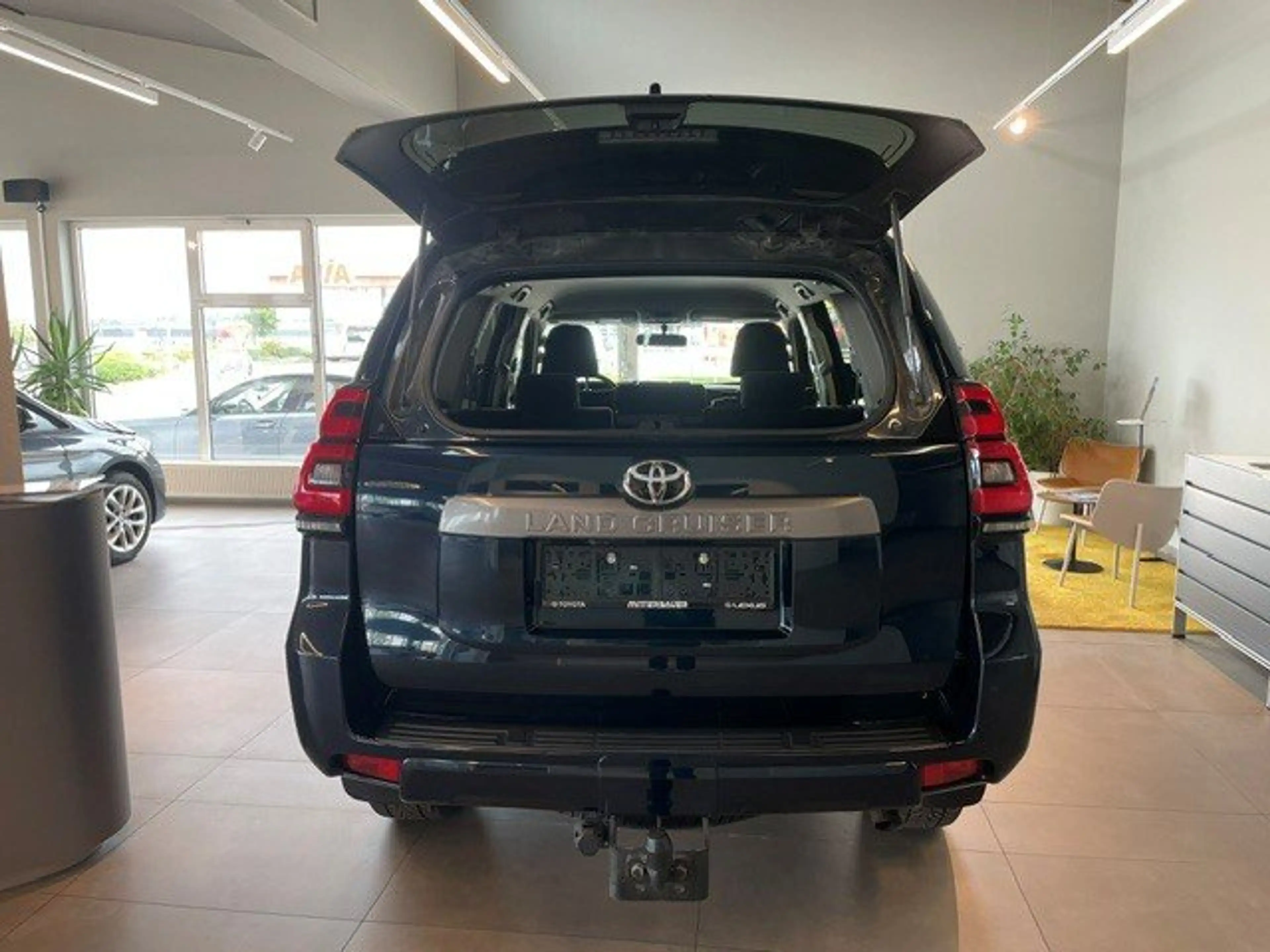 Toyota Land Cruiser Land Cruiser 2,8 D-4D 4WD City — photo 7