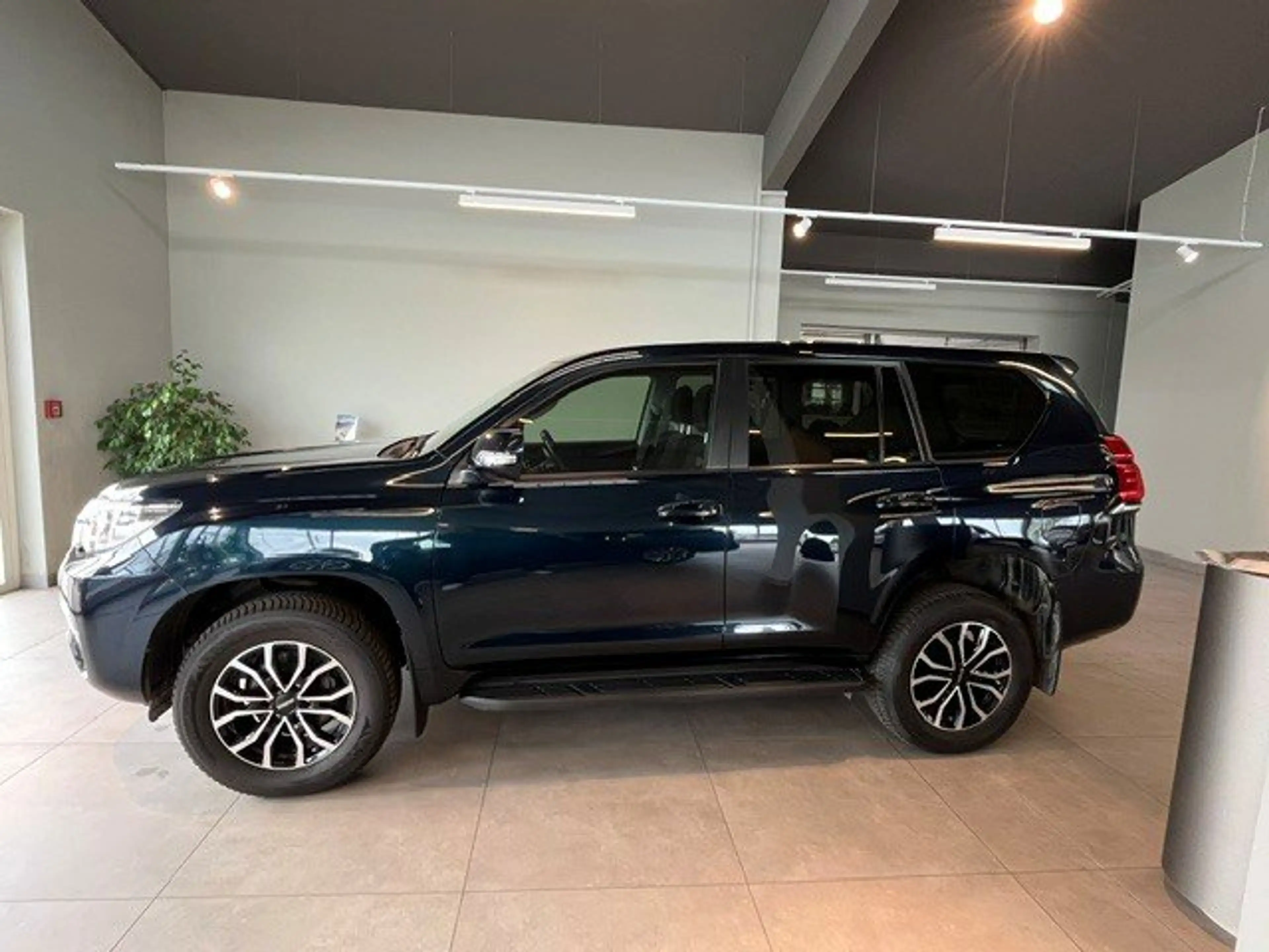 Toyota Land Cruiser Land Cruiser 2,8 D-4D 4WD City — photo 4