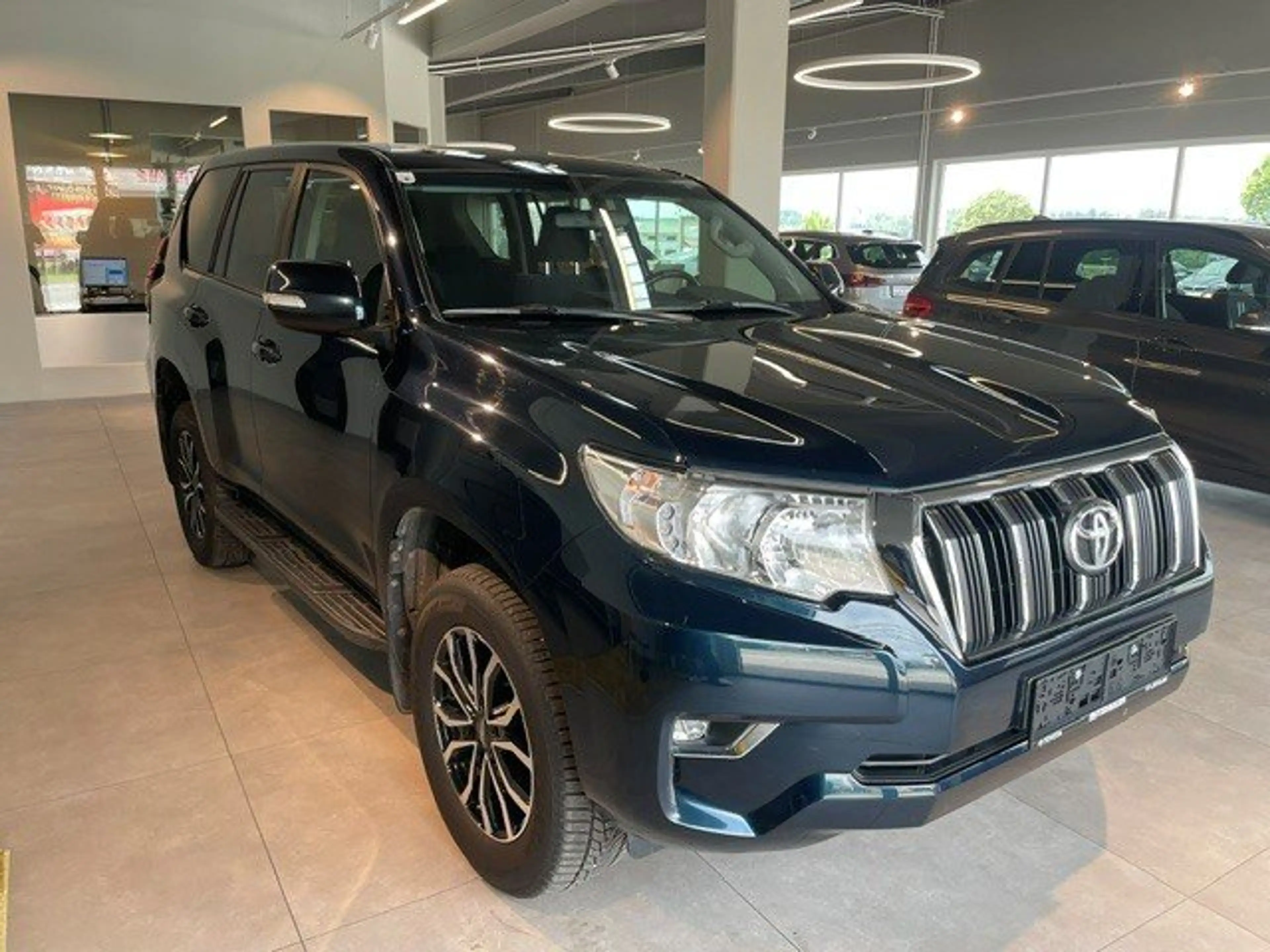 Toyota Land Cruiser Land Cruiser 2,8 D-4D 4WD City — photo 3