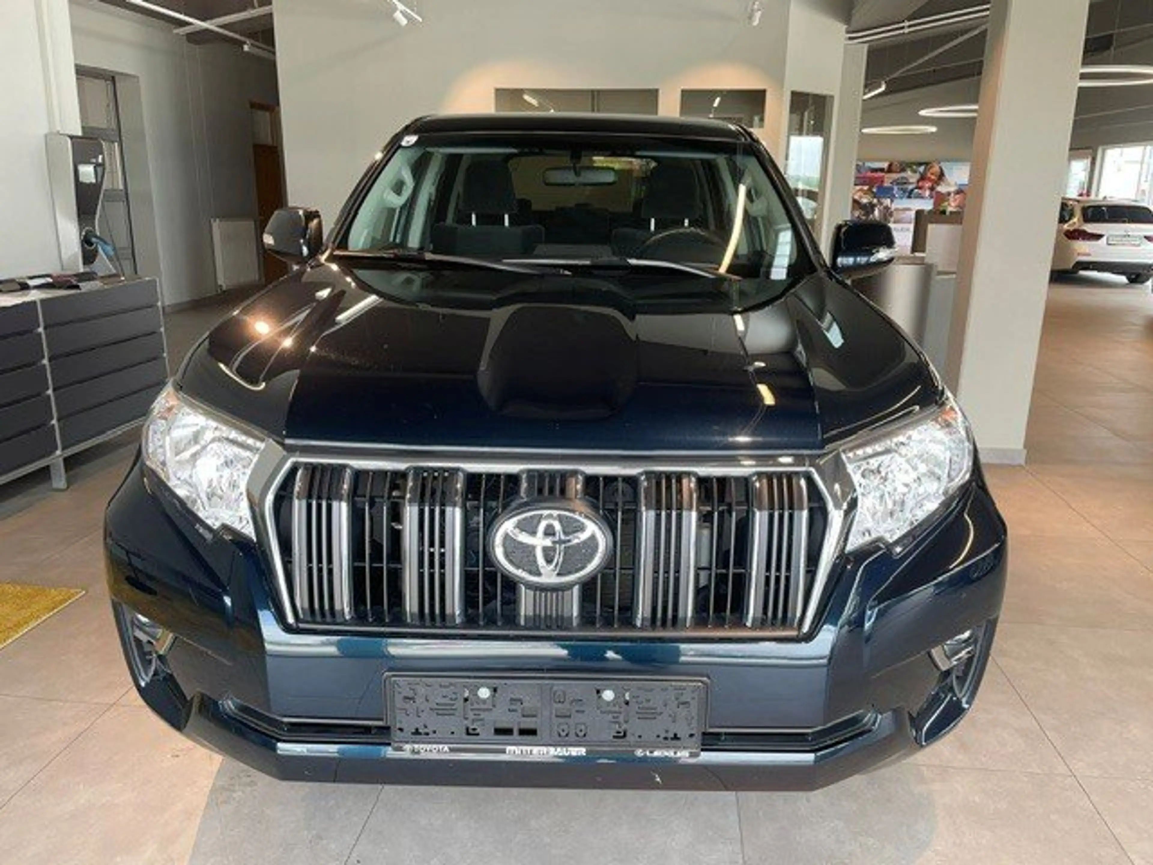 Toyota Land Cruiser Land Cruiser 2,8 D-4D 4WD City — photo 2