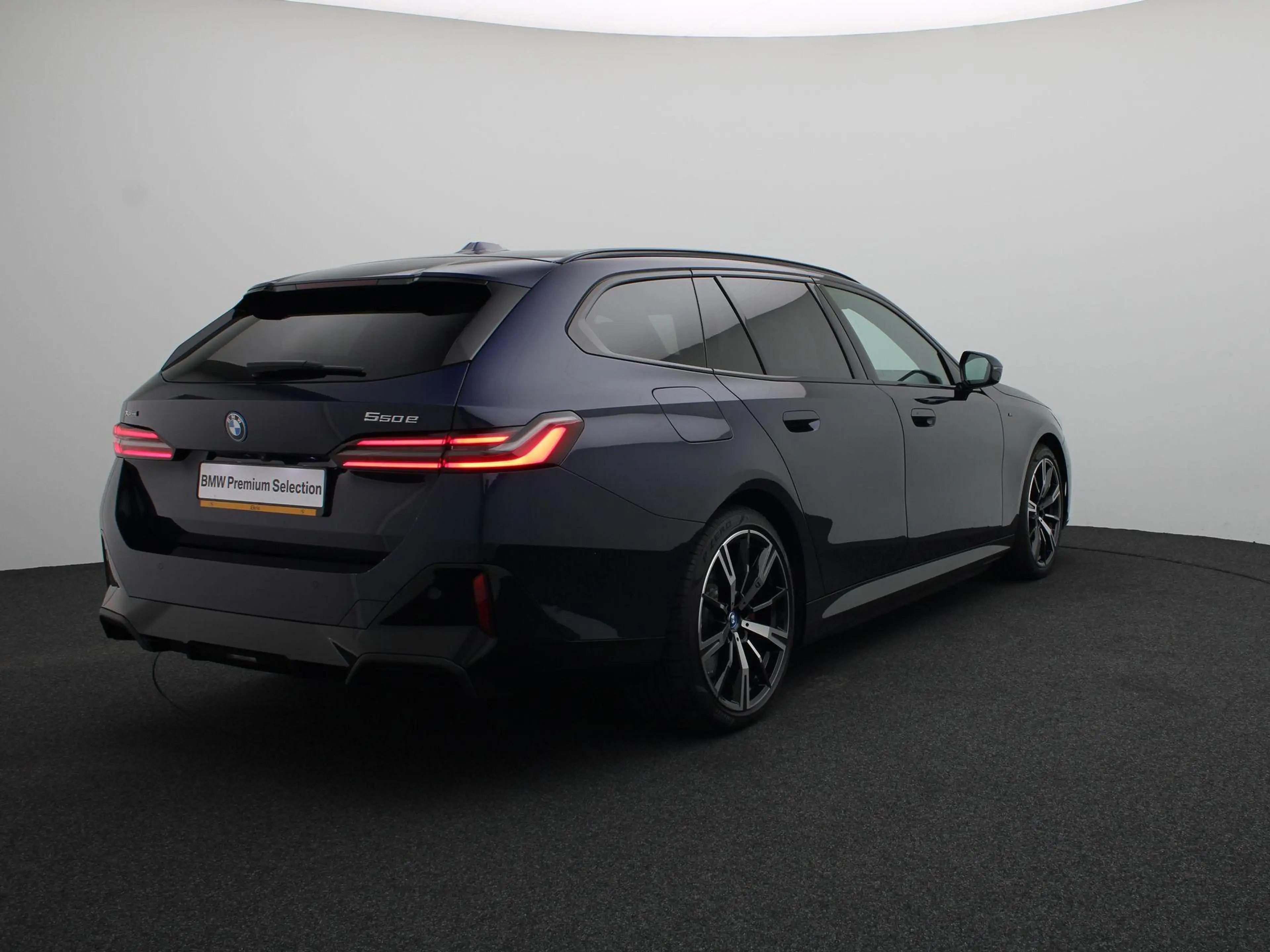 BMW 550 5 Serie Touring 550e xDrive M Sportpakket Pro | In — photo 2