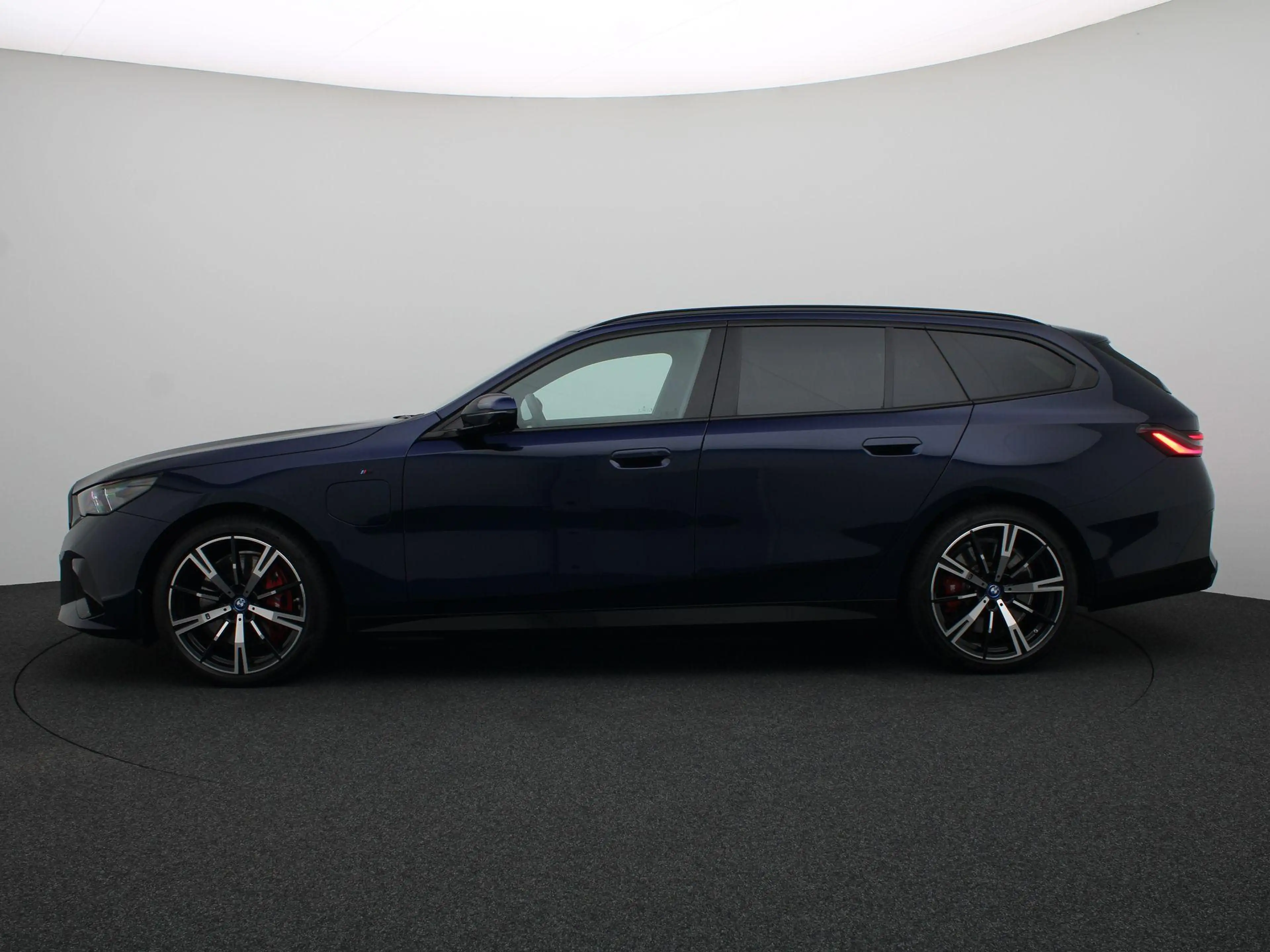 BMW 550 5 Serie Touring 550e xDrive M Sportpakket Pro | In — photo 4