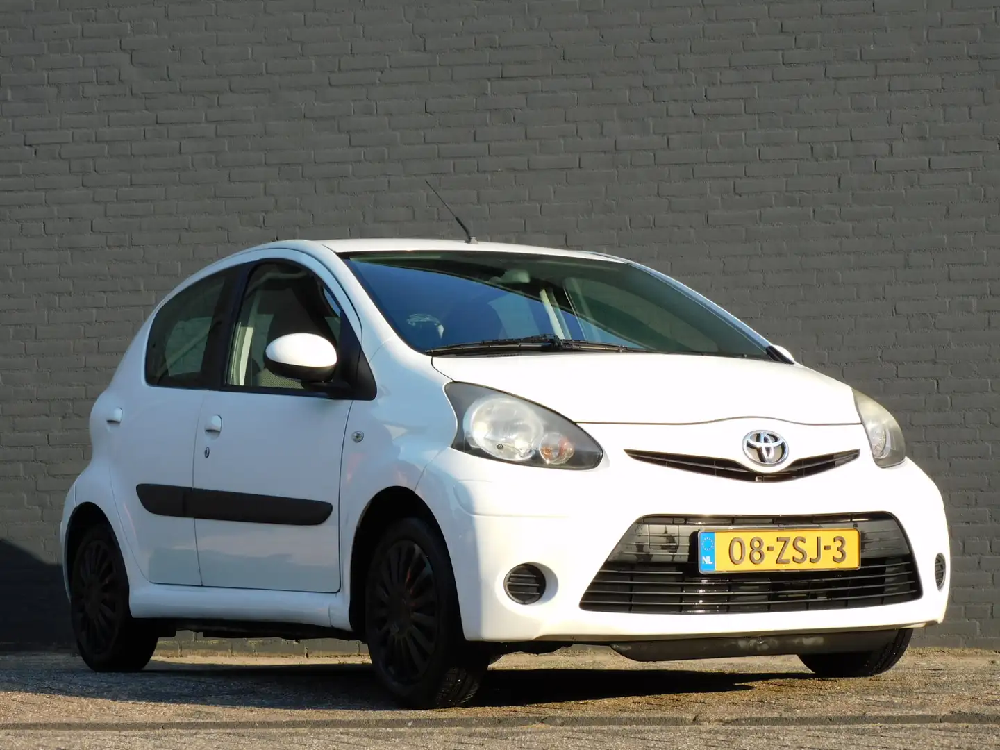 Toyota Aygo 1.0 VVT-i Comfort NETTE AUTO! AIRCO! BLUETOOTH! 4 Wit - 2