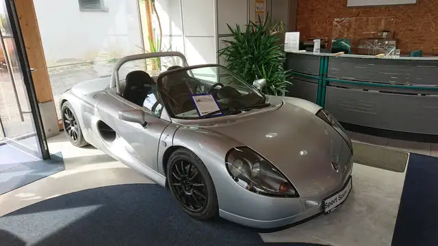 Renault Spider mit Frontscheibe