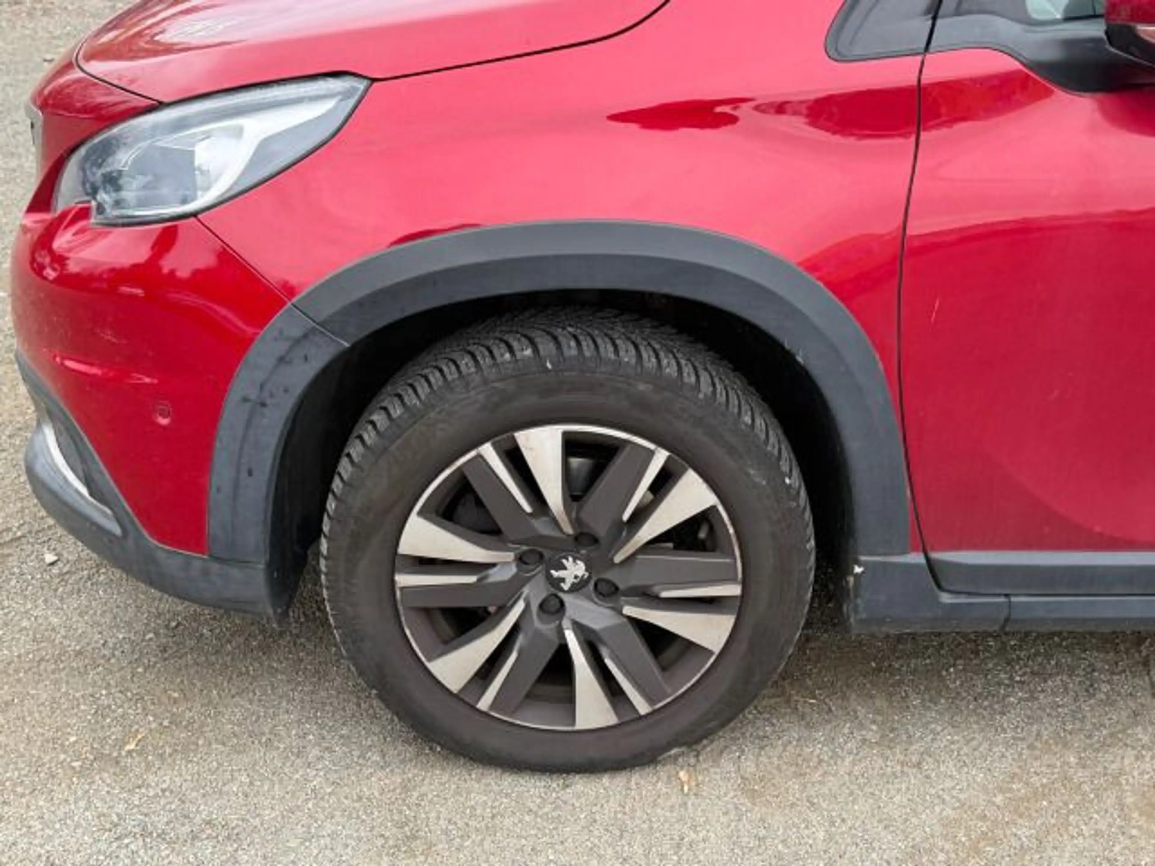 Peugeot 2008 1.2 PureTech 130 Allure 6-Gang NUR AN AUTOH — photo 6