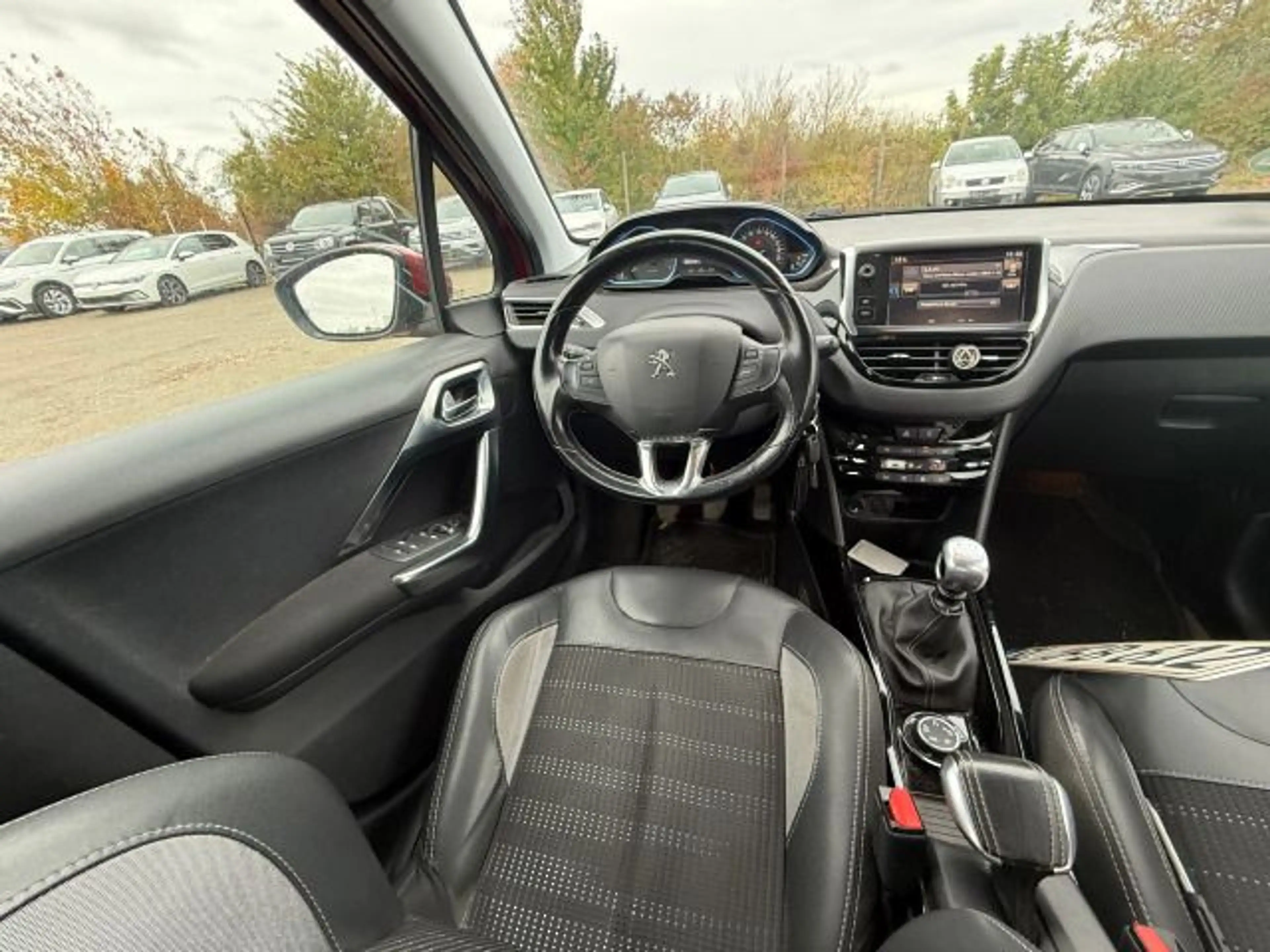 Peugeot 2008 1.2 PureTech 130 Allure 6-Gang NUR AN AUTOH — photo 7