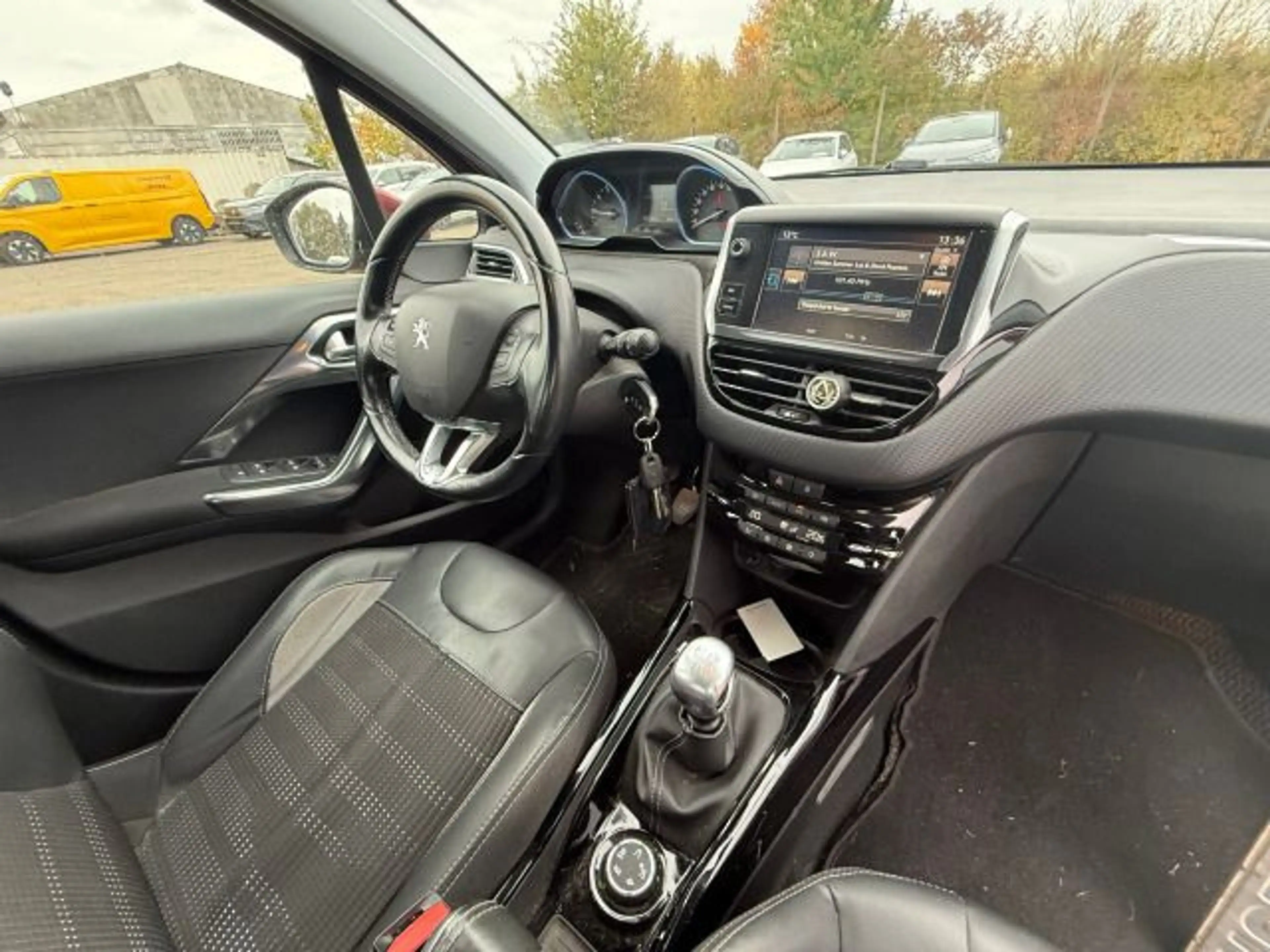 Peugeot 2008 1.2 PureTech 130 Allure 6-Gang NUR AN AUTOH — photo 9