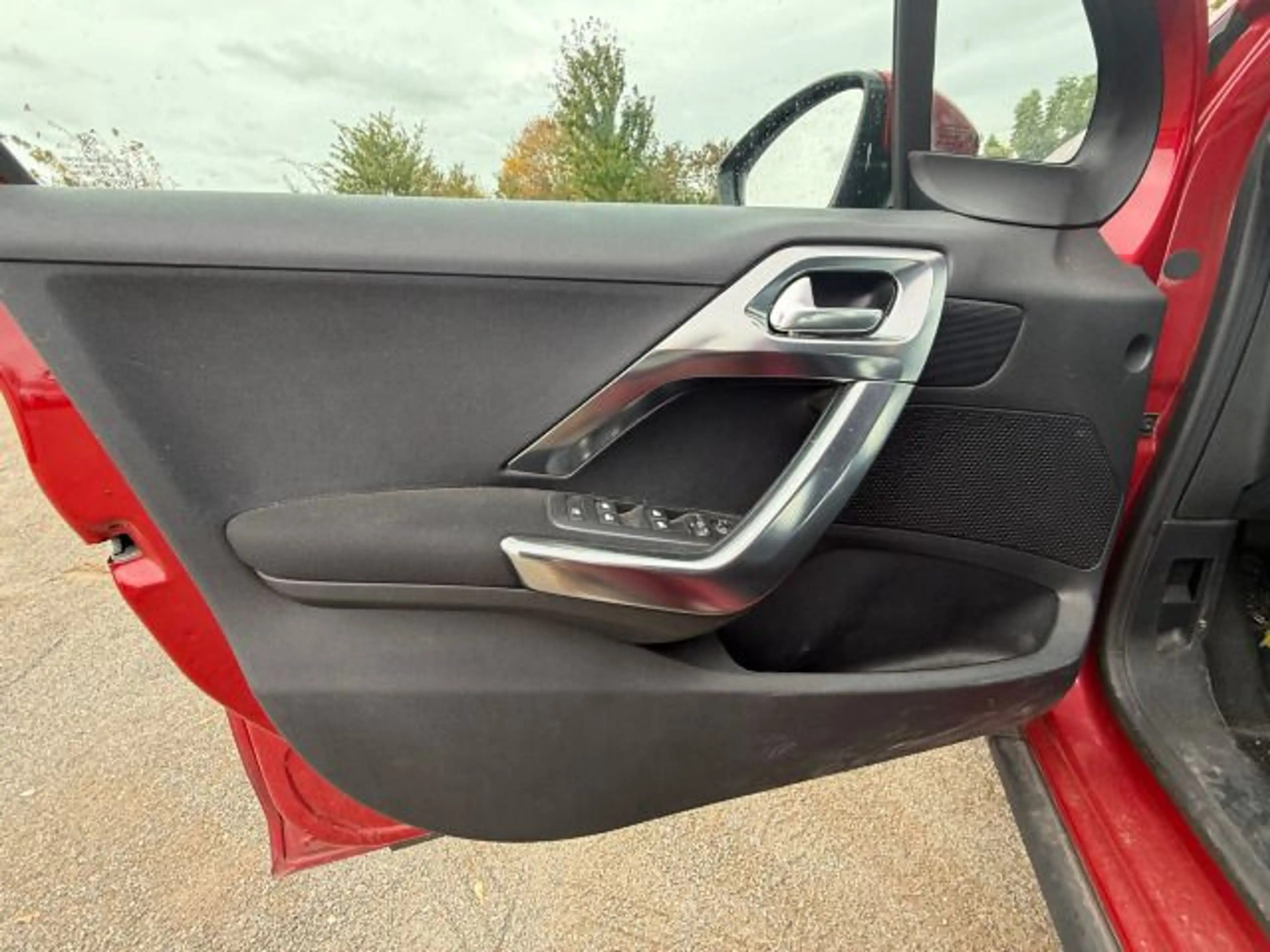 Peugeot 2008 1.2 PureTech 130 Allure 6-Gang NUR AN AUTOH — photo 11