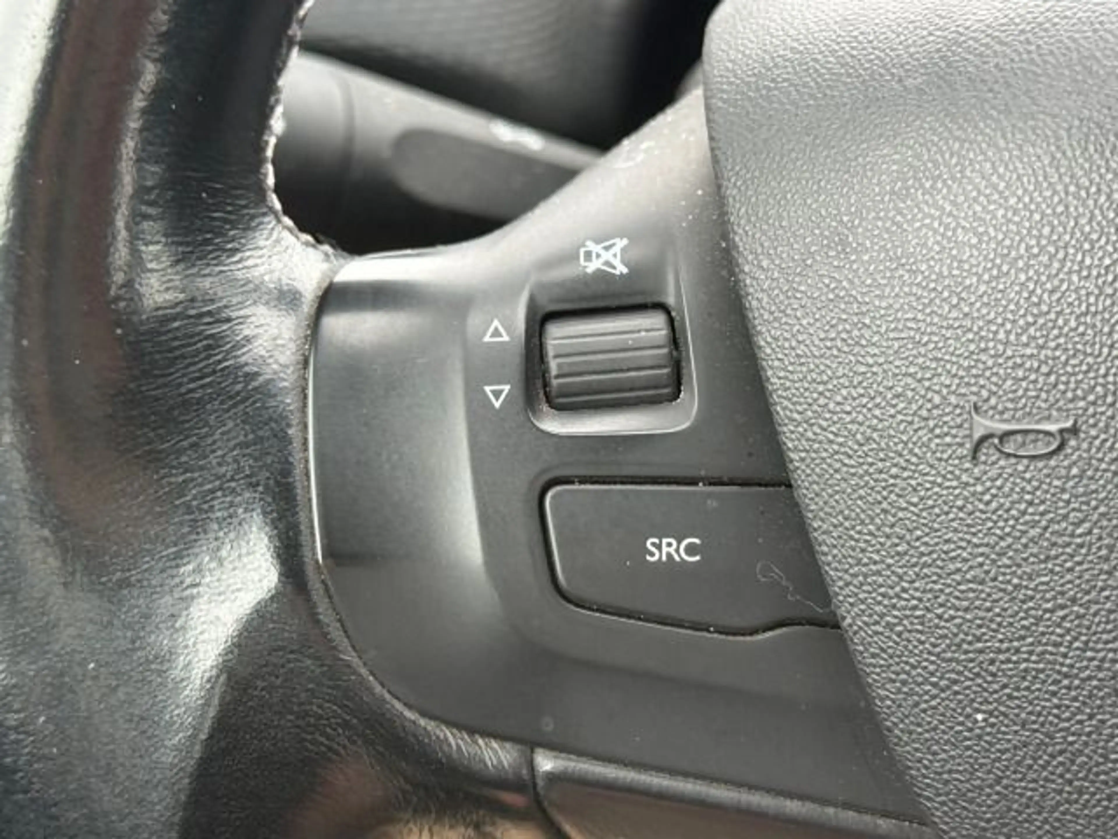 Peugeot 2008 1.2 PureTech 130 Allure 6-Gang NUR AN AUTOH — photo 15