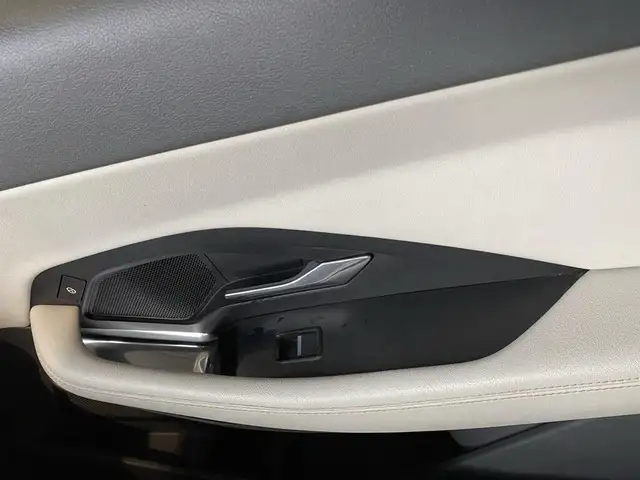 Jaguar E-Pace view 14
