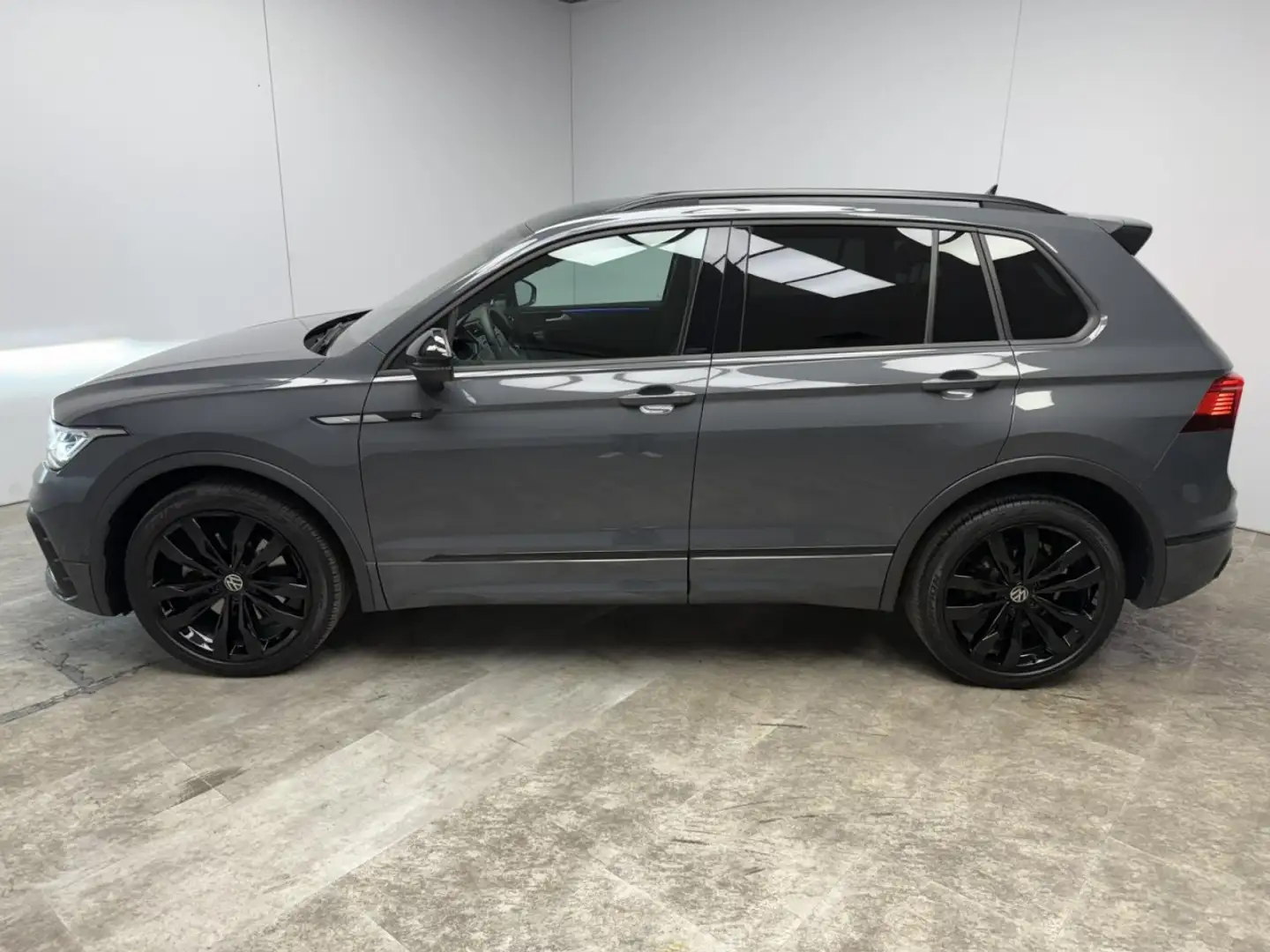 Volkswagen Tiguan 2.0 TDI DSG 4Motion R-Line Black Style Klima Navi Grau - 2