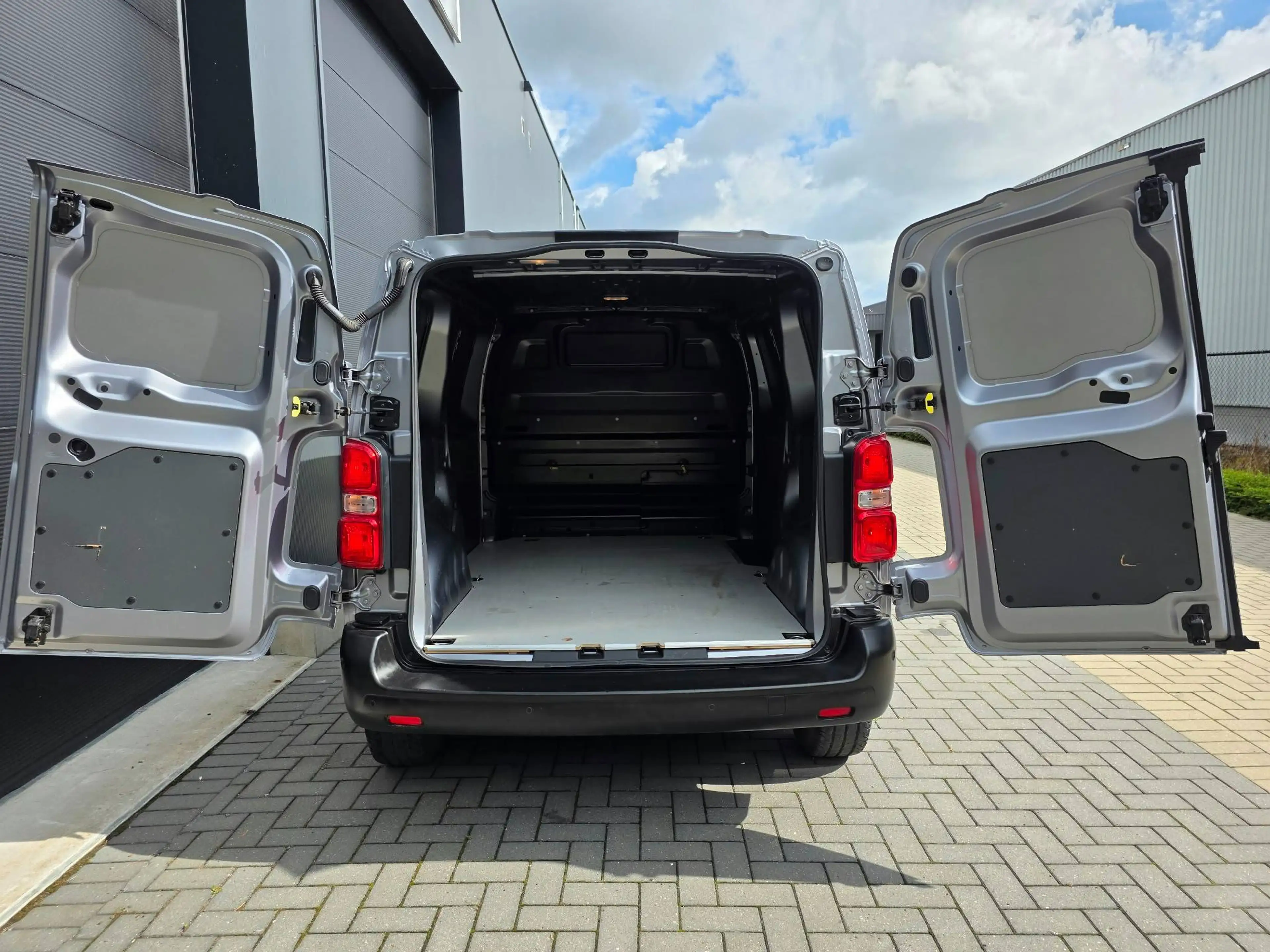 Citroen Jumpy 2.0 HDI / L2 / LICHTE VR. / 360° CAMERA / BLIND SPOT / CRUISE CONTROL — photo 11