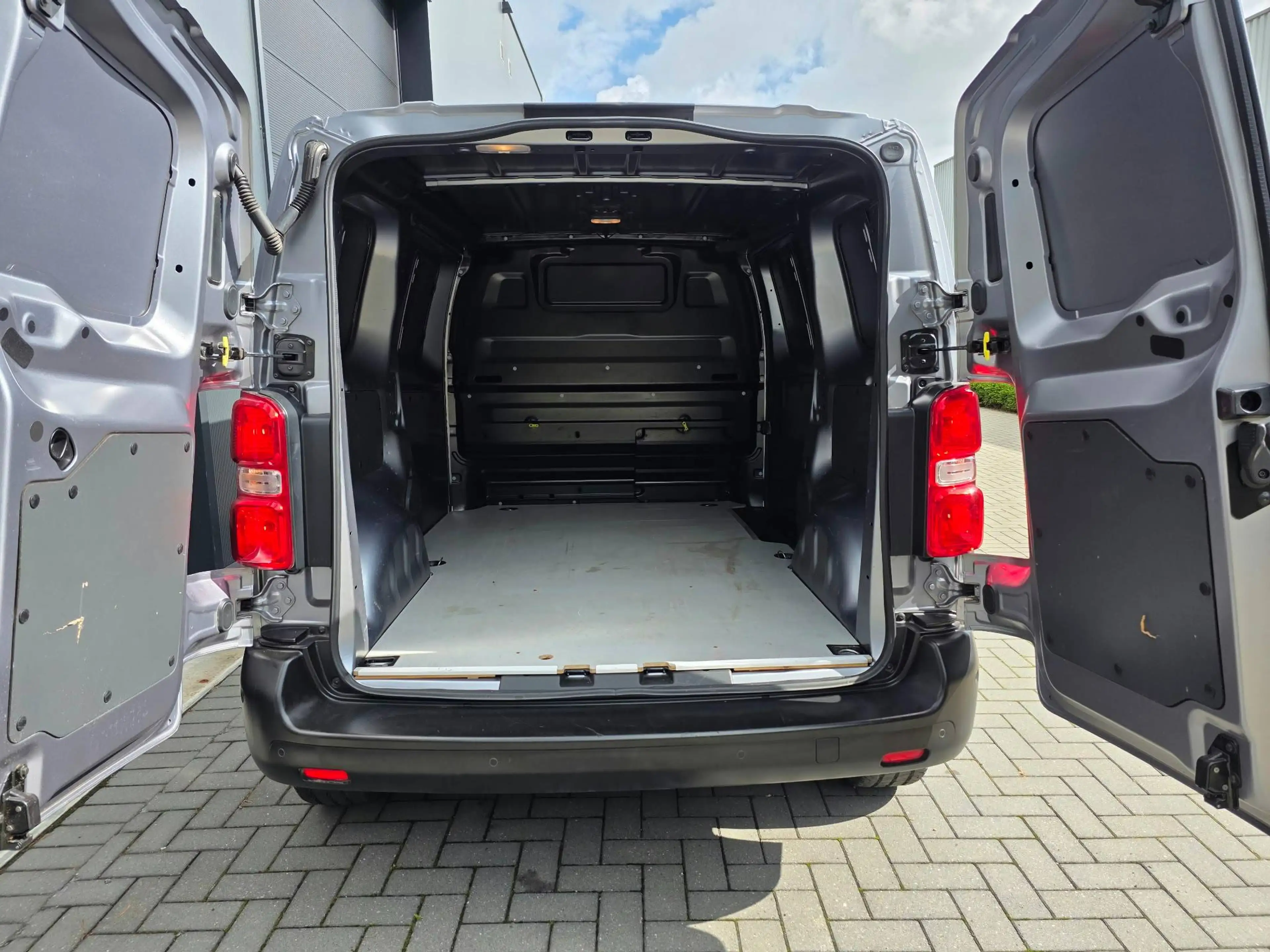 Citroen Jumpy 2.0 HDI / L2 / LICHTE VR. / 360° CAMERA / BLIND SPOT / CRUISE CONTROL — photo 10
