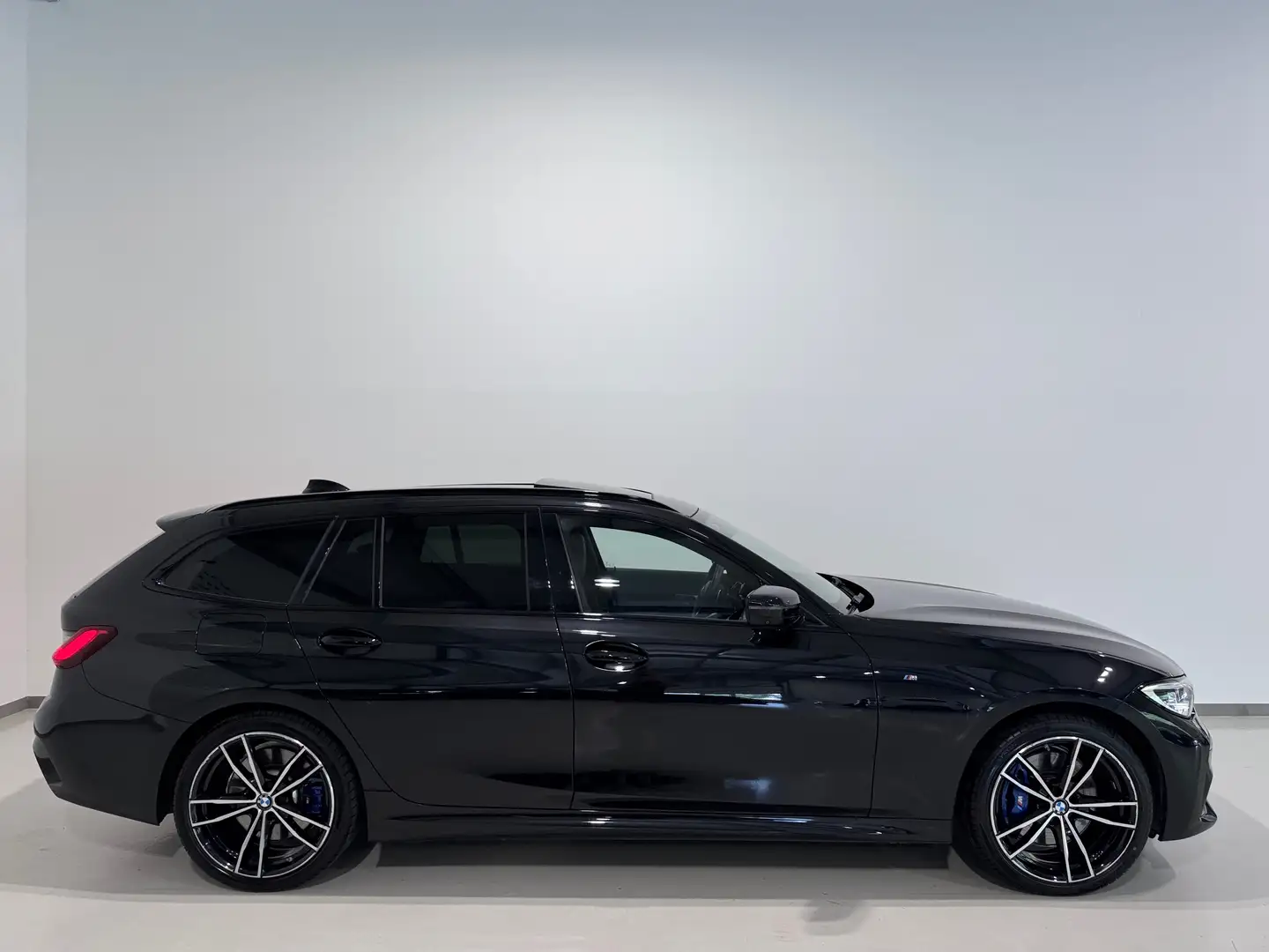 BMW 330 e xDrive G21 Aut/M-Sport/CockpitPRO/Panorama/AHK Noir - 2