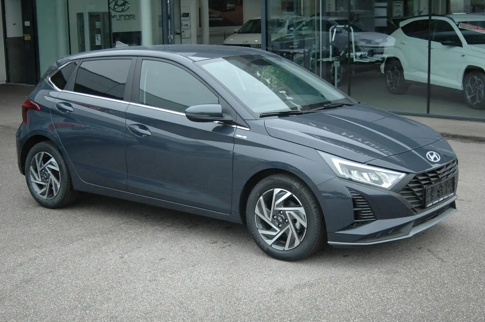 Hyundai i20 1,2 MPI GO PLUS Grau - 2